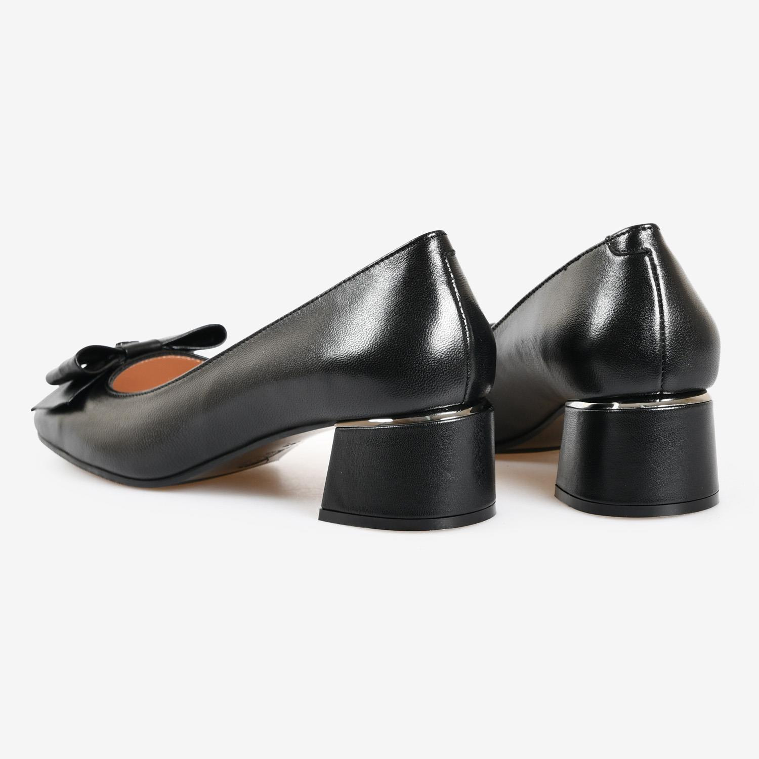 Siyah Deri Fiyonk Detaylı Kadın Abiye Ayakkabı