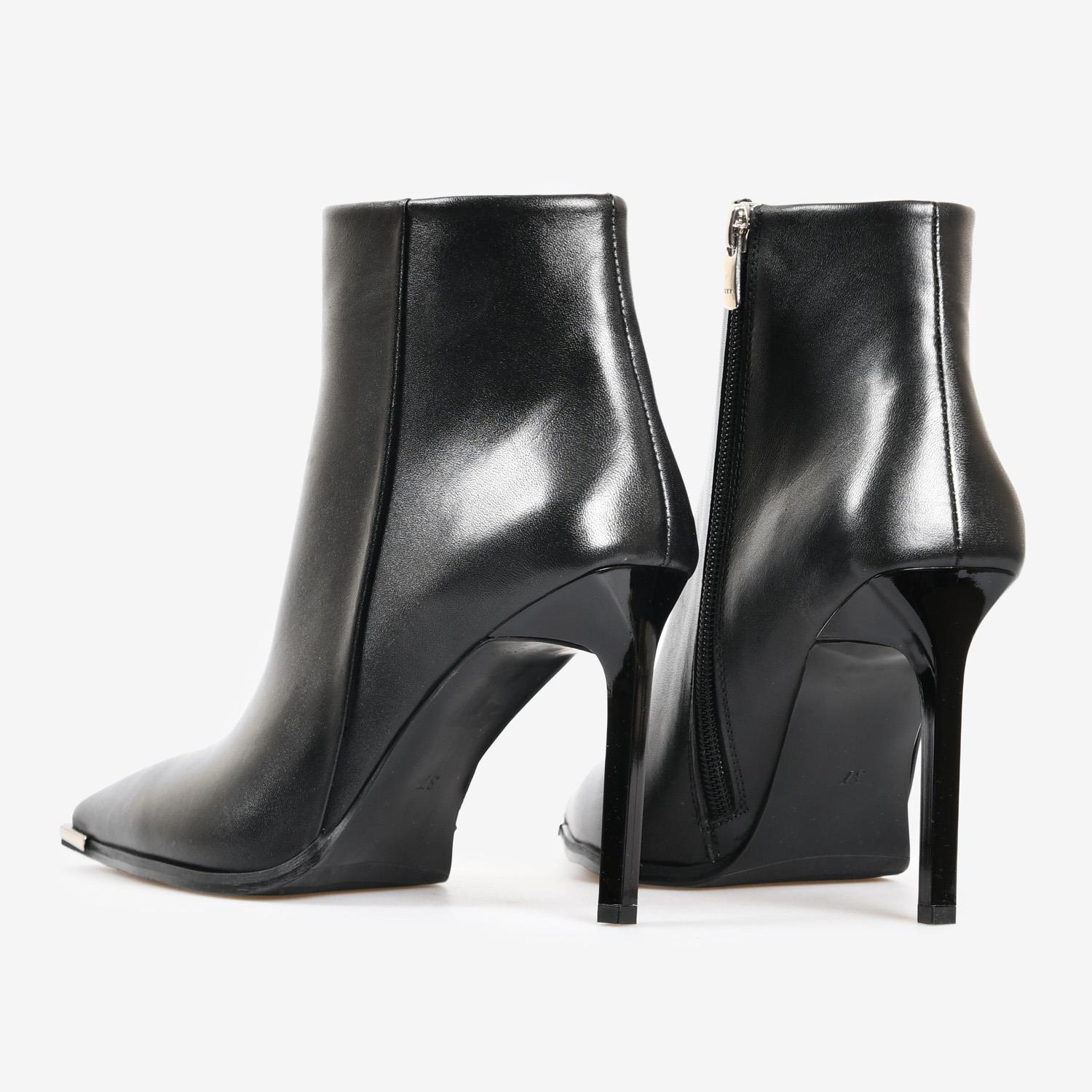 Siyah Deri İnce Topuk Düz Kadın Abiye Bot