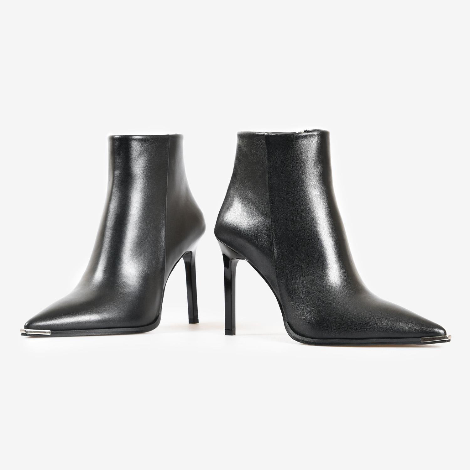 Siyah Deri İnce Topuk Düz Kadın Abiye Bot