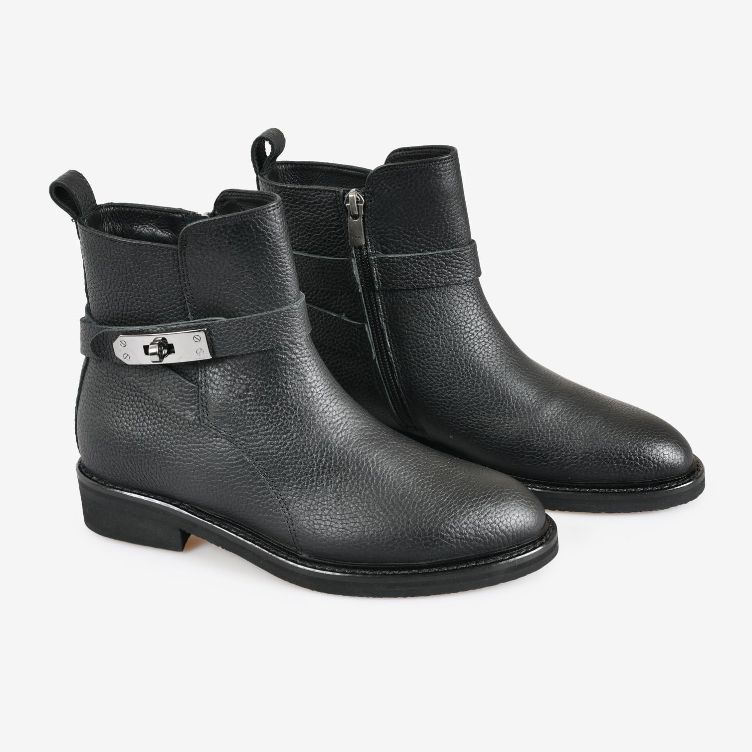 Siyah Deri Kemer Detaylı Kadın Bot