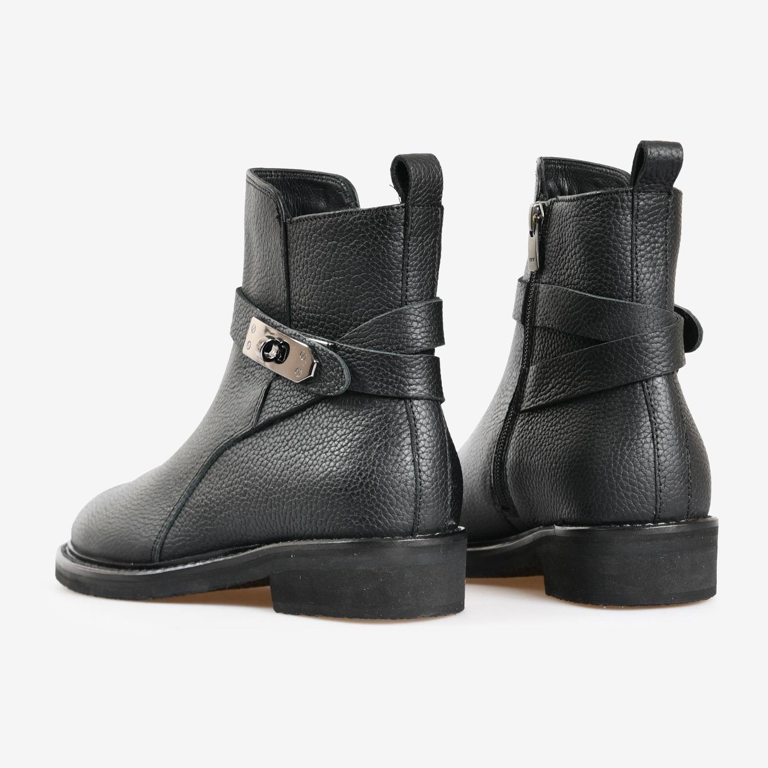 Siyah Deri Kemer Detaylı Kadın Bot