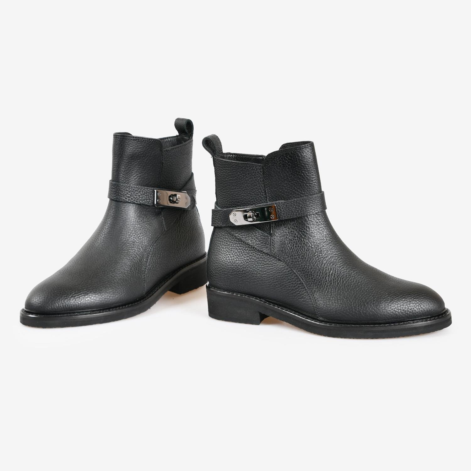 Siyah Deri Kemer Detaylı Kadın Bot