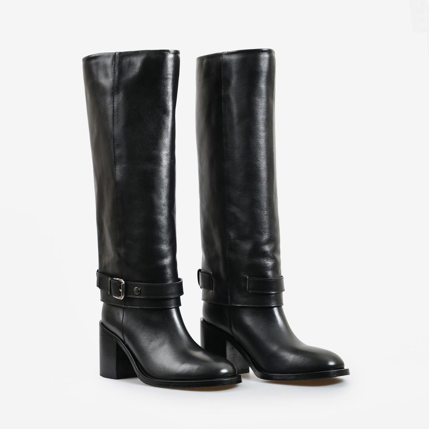 Siyah Deri Kemer Detaylı Kadın Çizme