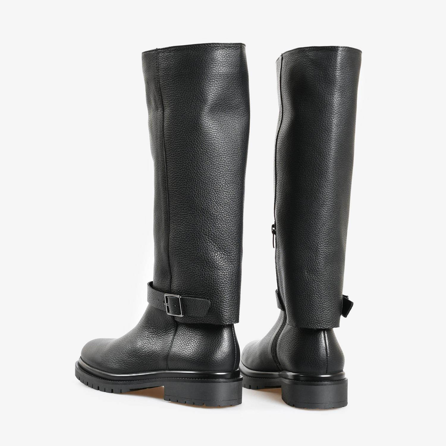 Siyah Deri Kemer Detaylı Kadın Çizme