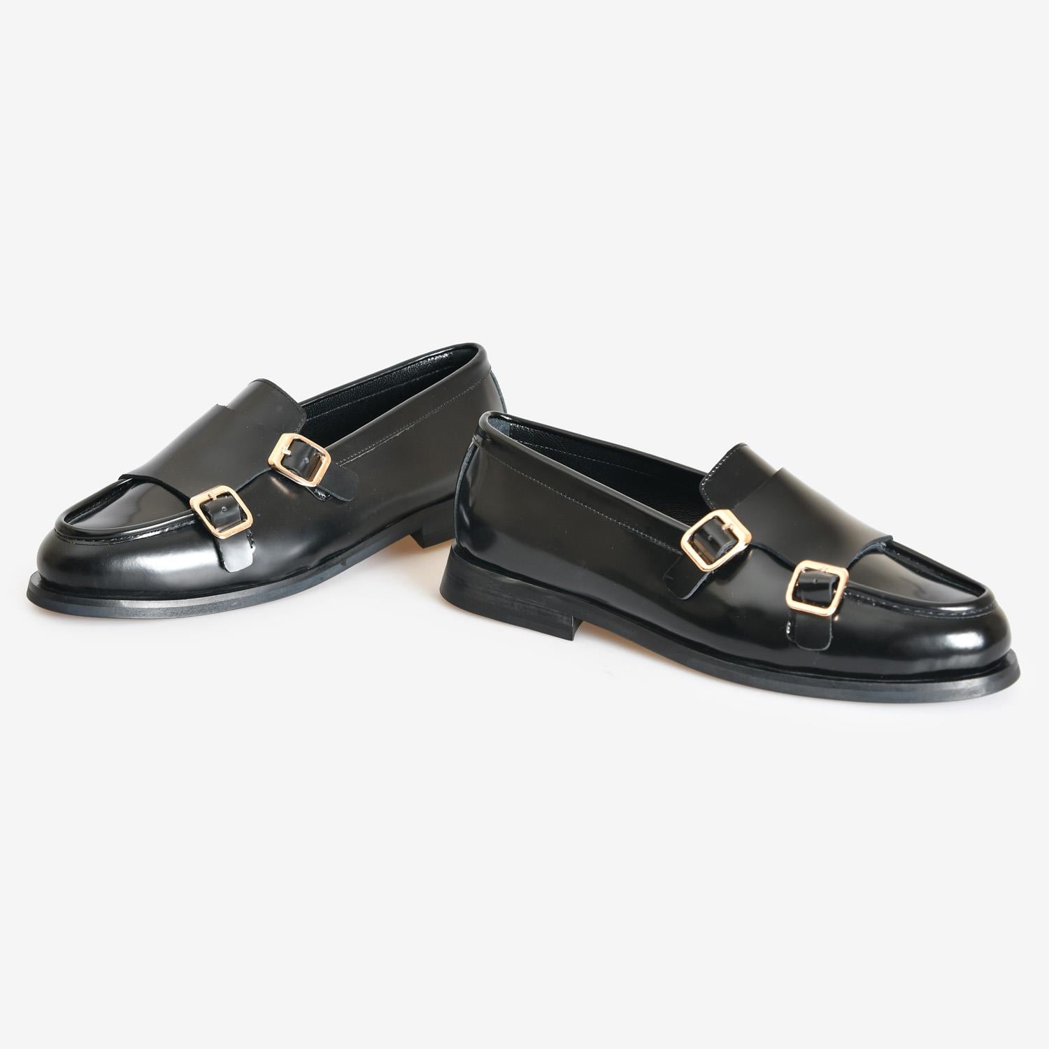 Siyah Deri Kemer Detaylı Kadın Loafer