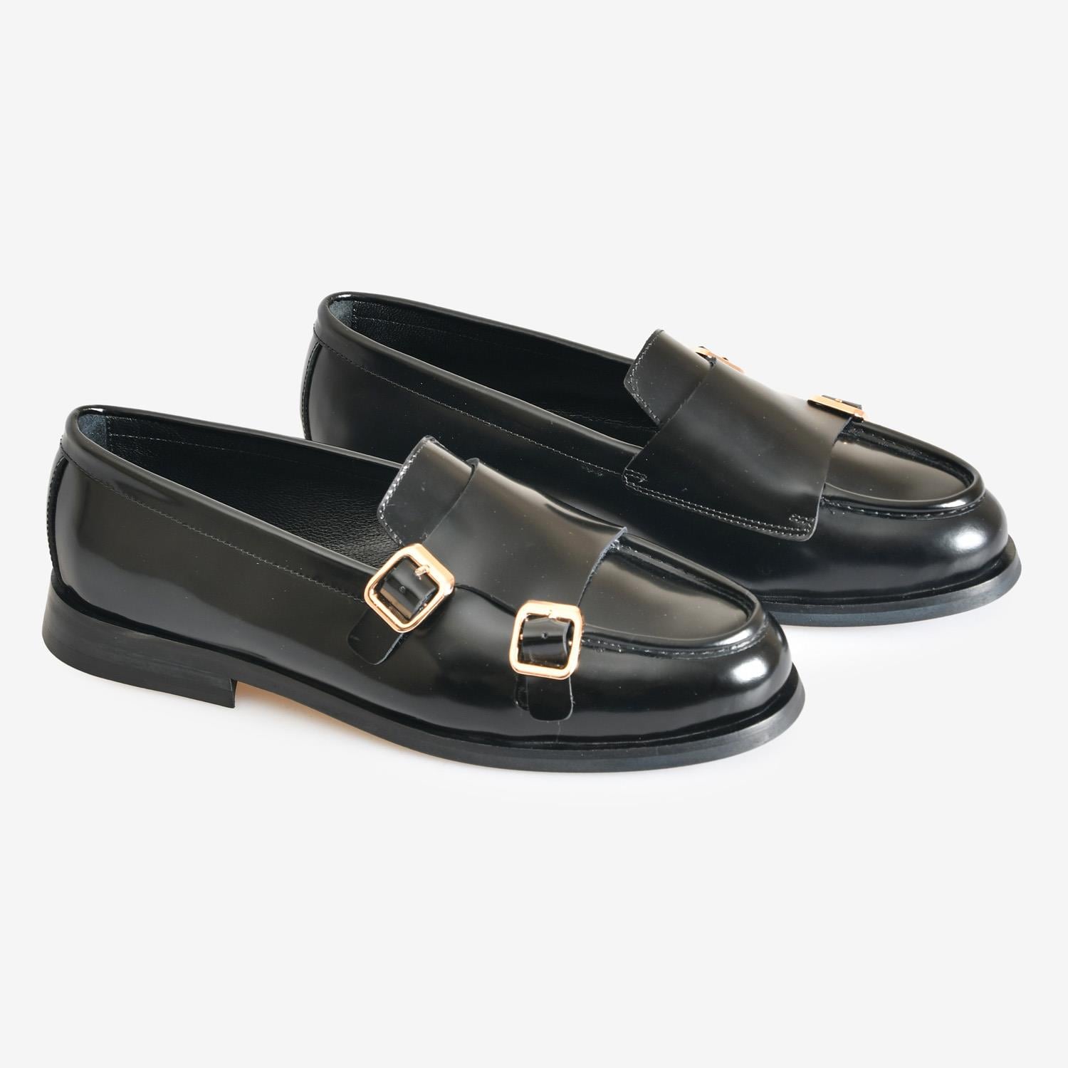 Siyah Deri Kemer Detaylı Kadın Loafer