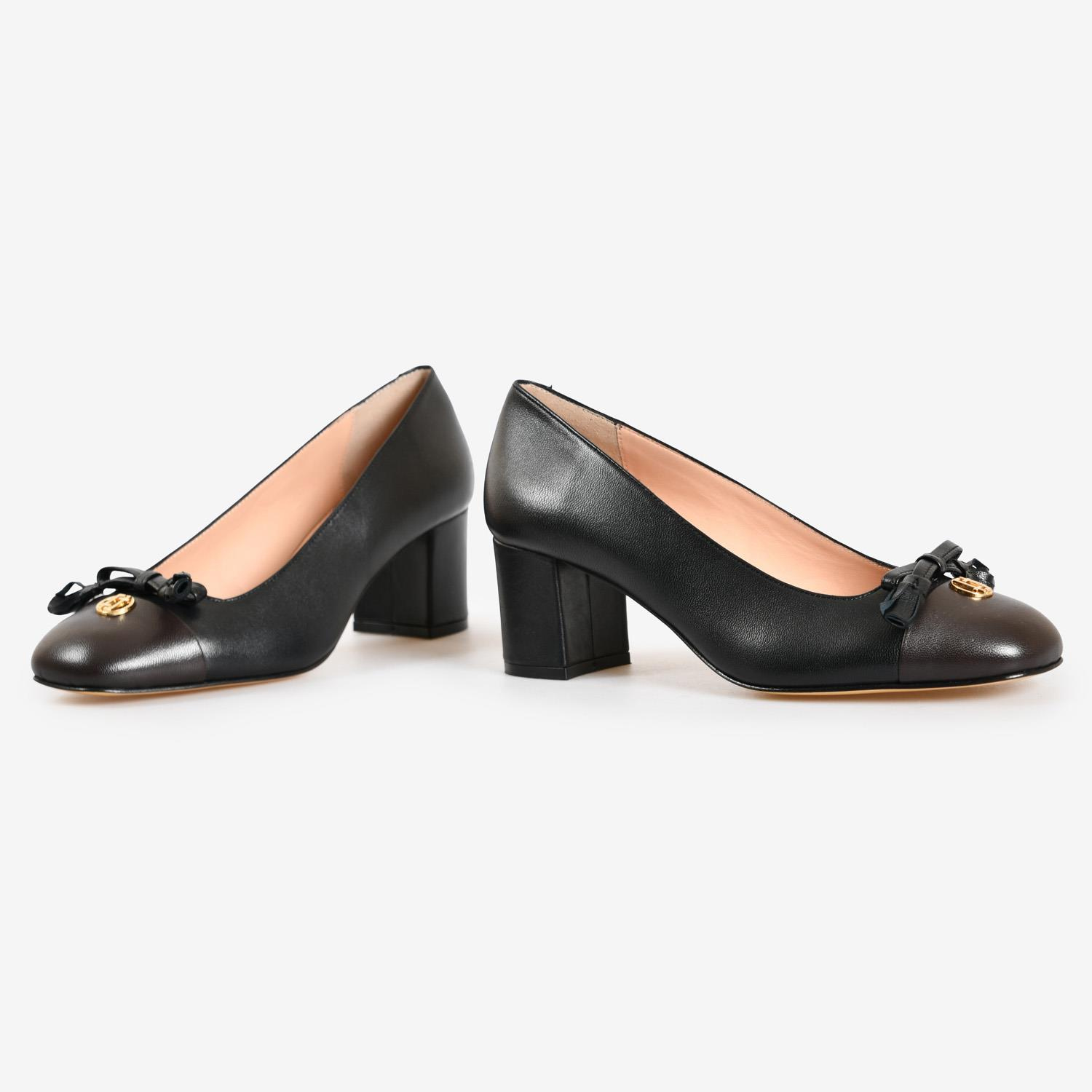 Siyah Deri Logolu Fiyonk Detaylı Kadın Abiye Ayakkabı