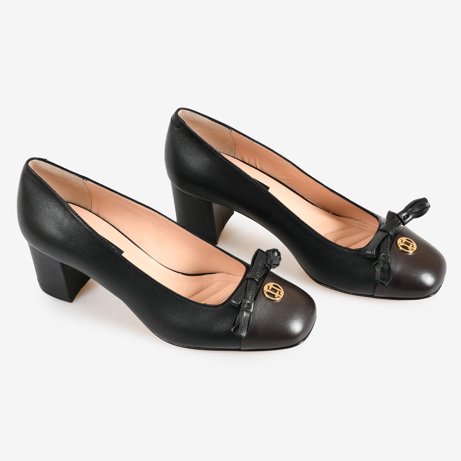 Siyah Deri Logolu Fiyonk Detaylı Kadın Abiye Ayakkabı