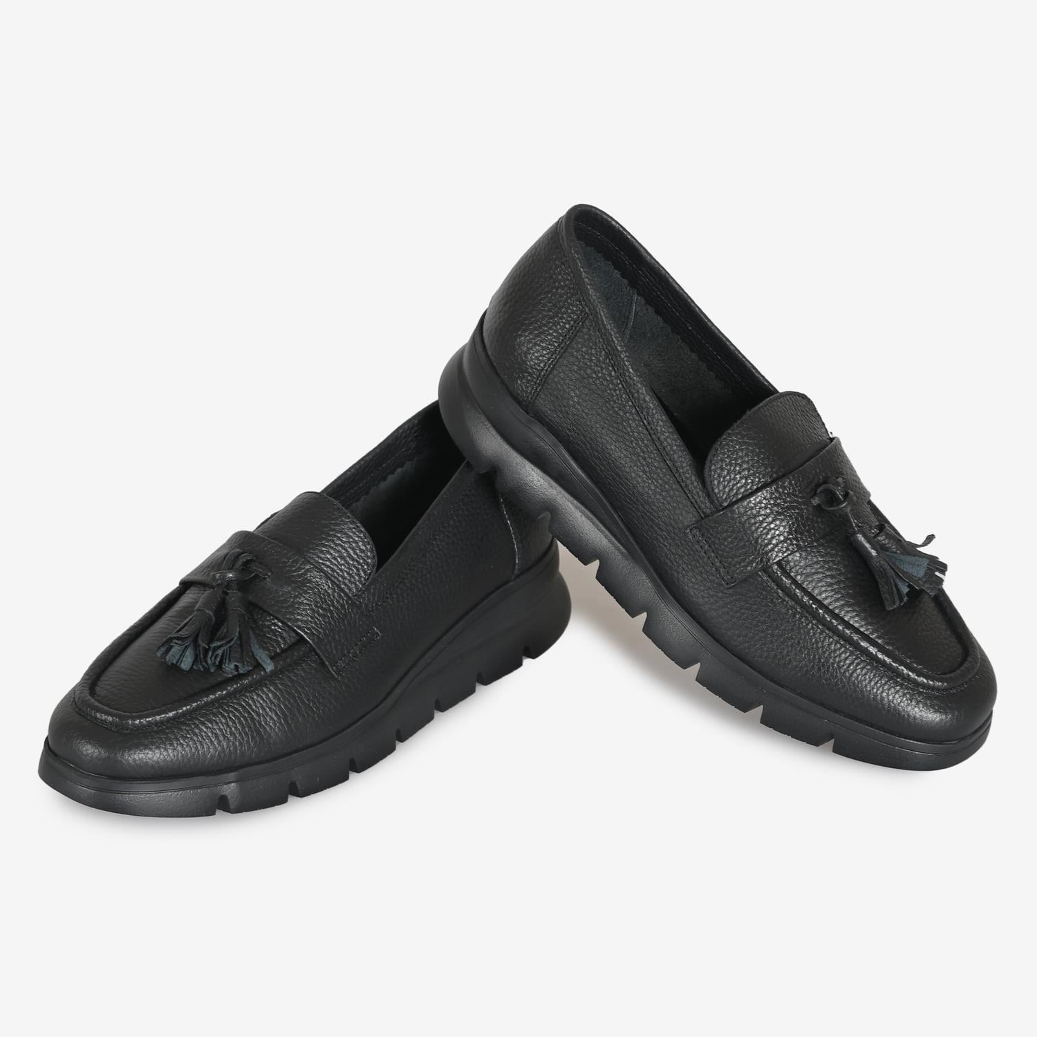 Siyah Deri Püsküllü Kadın Loafer