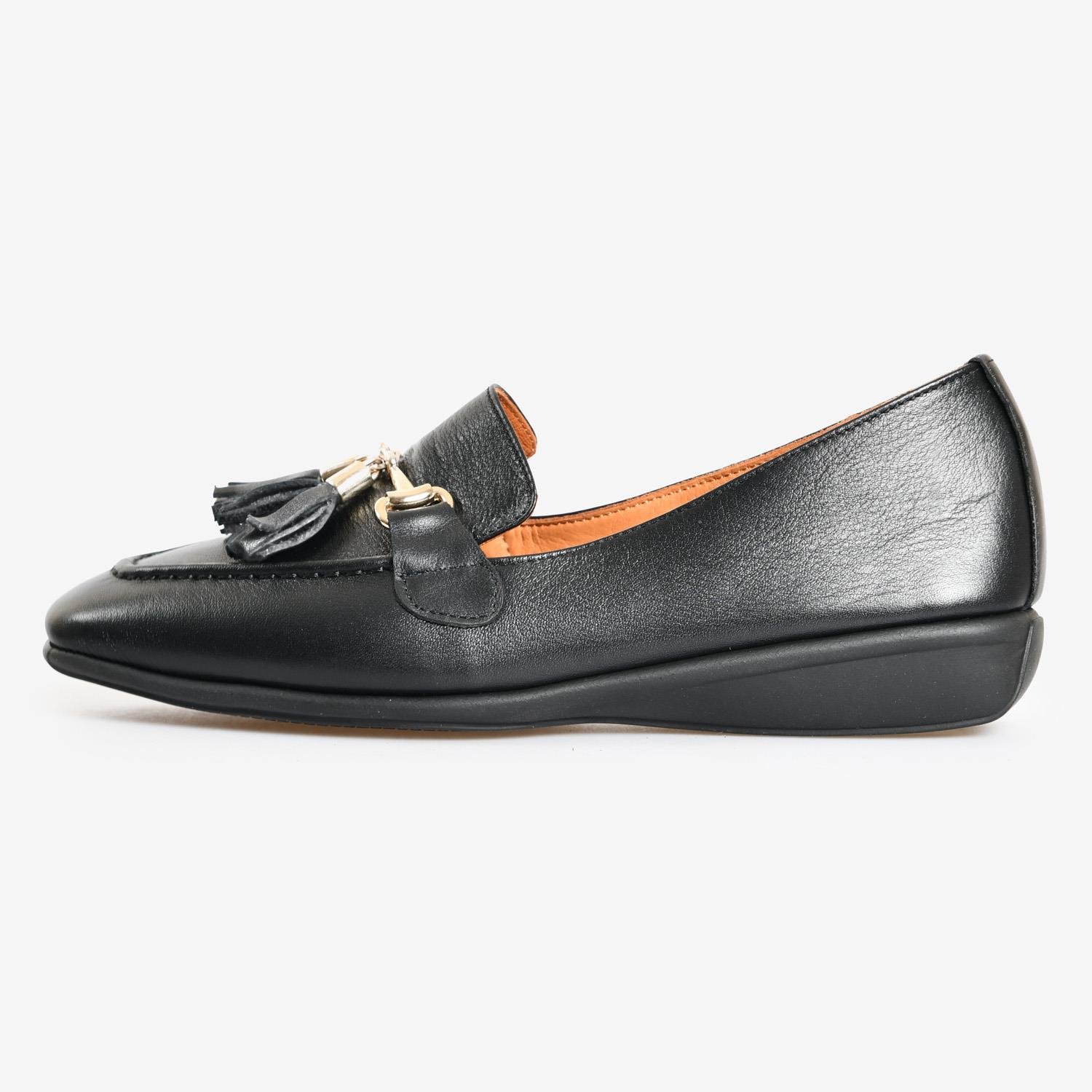 Siyah Deri Püsküllü Kadın Loafer