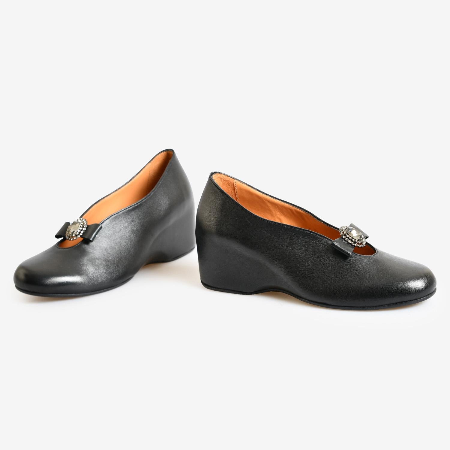 Siyah Deri Taşlı Dolgu Topuk Kadın Loafer