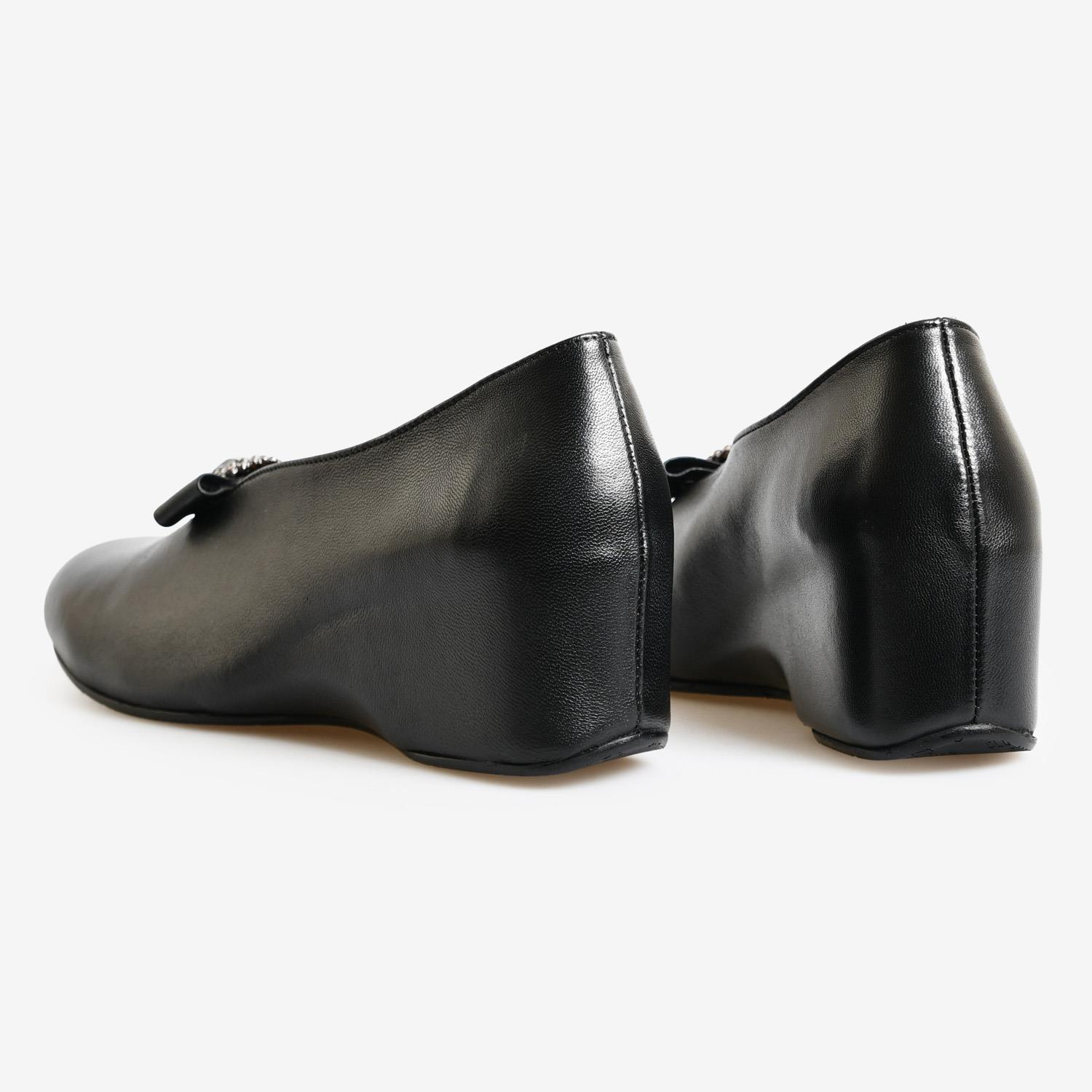 Siyah Deri Taşlı Dolgu Topuk Kadın Loafer