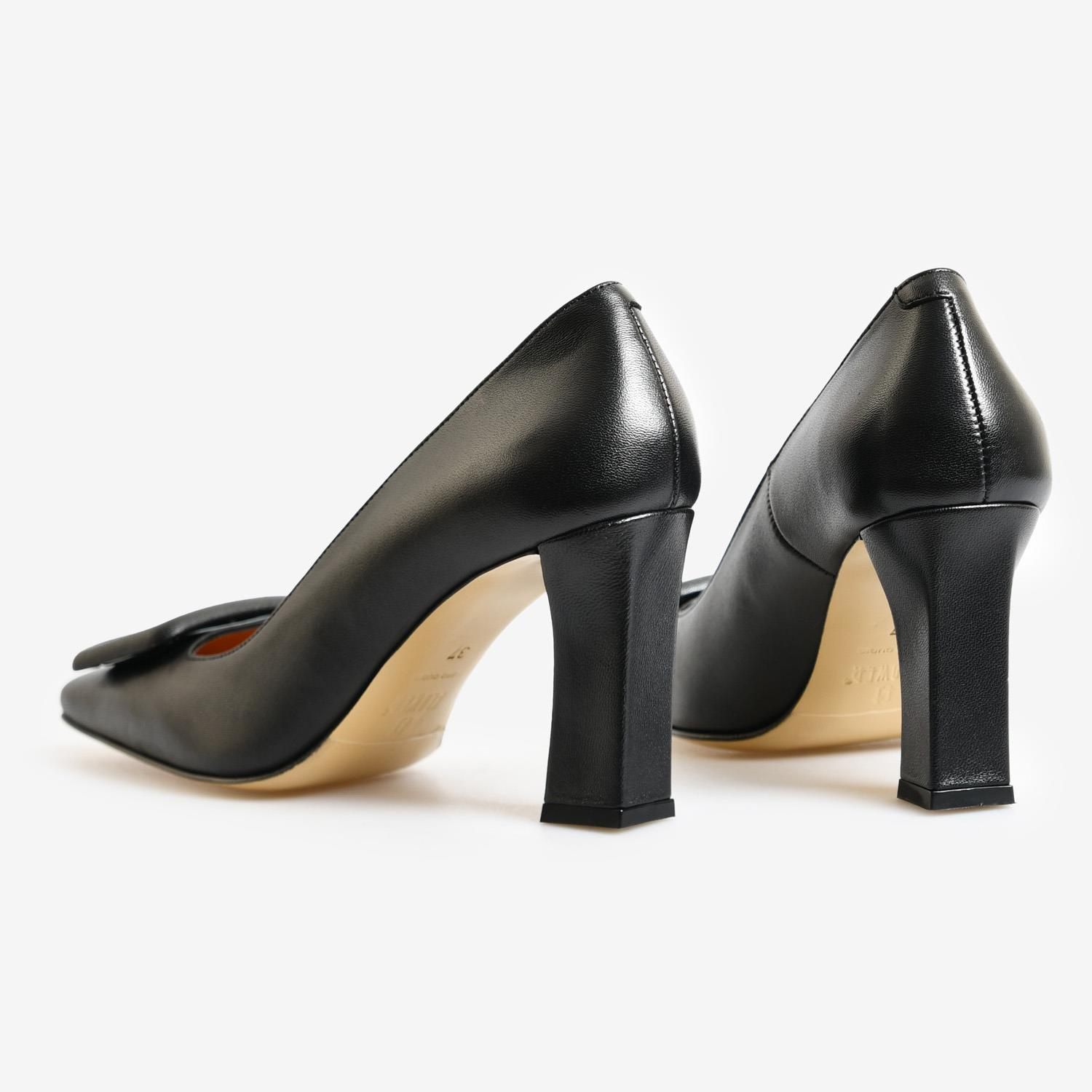 Siyah Deri Toka Detaylı Kadın Abiye Ayakkabı