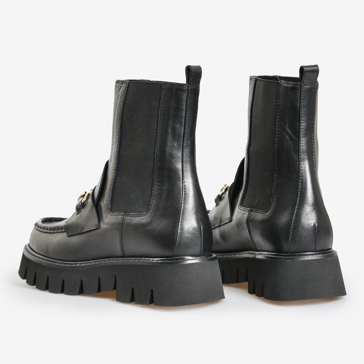 Siyah Deri Toka Detaylı Kadın Bot