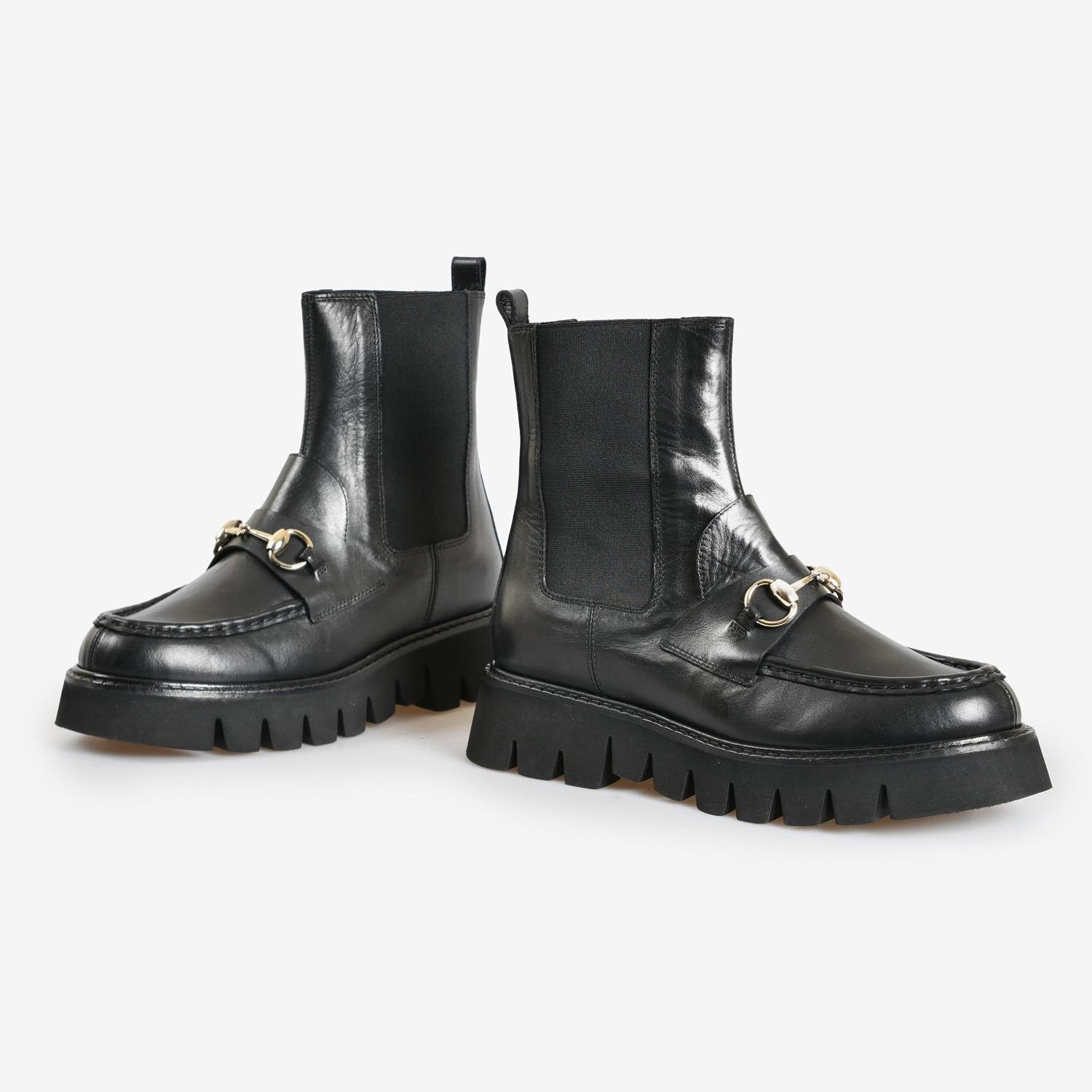 Siyah Deri Toka Detaylı Kadın Bot