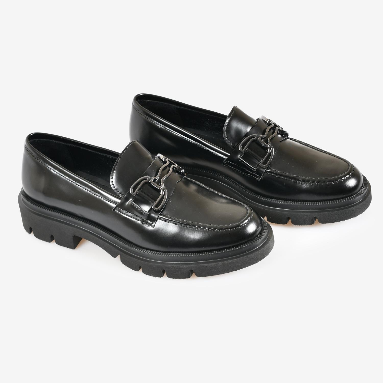 Siyah Deri Toka Detaylı Kadın Loafer