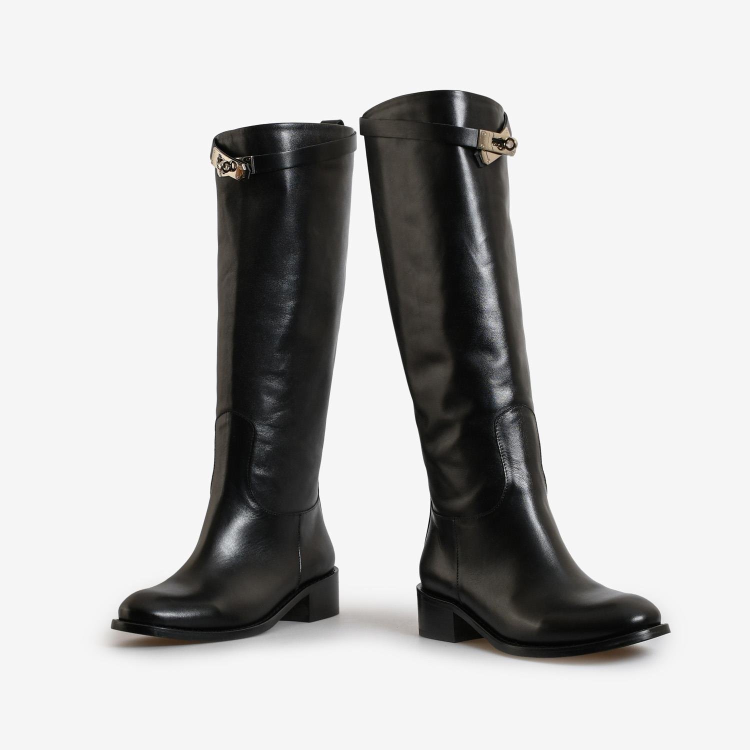 Siyah Deri Tokalı Kadın Çizme