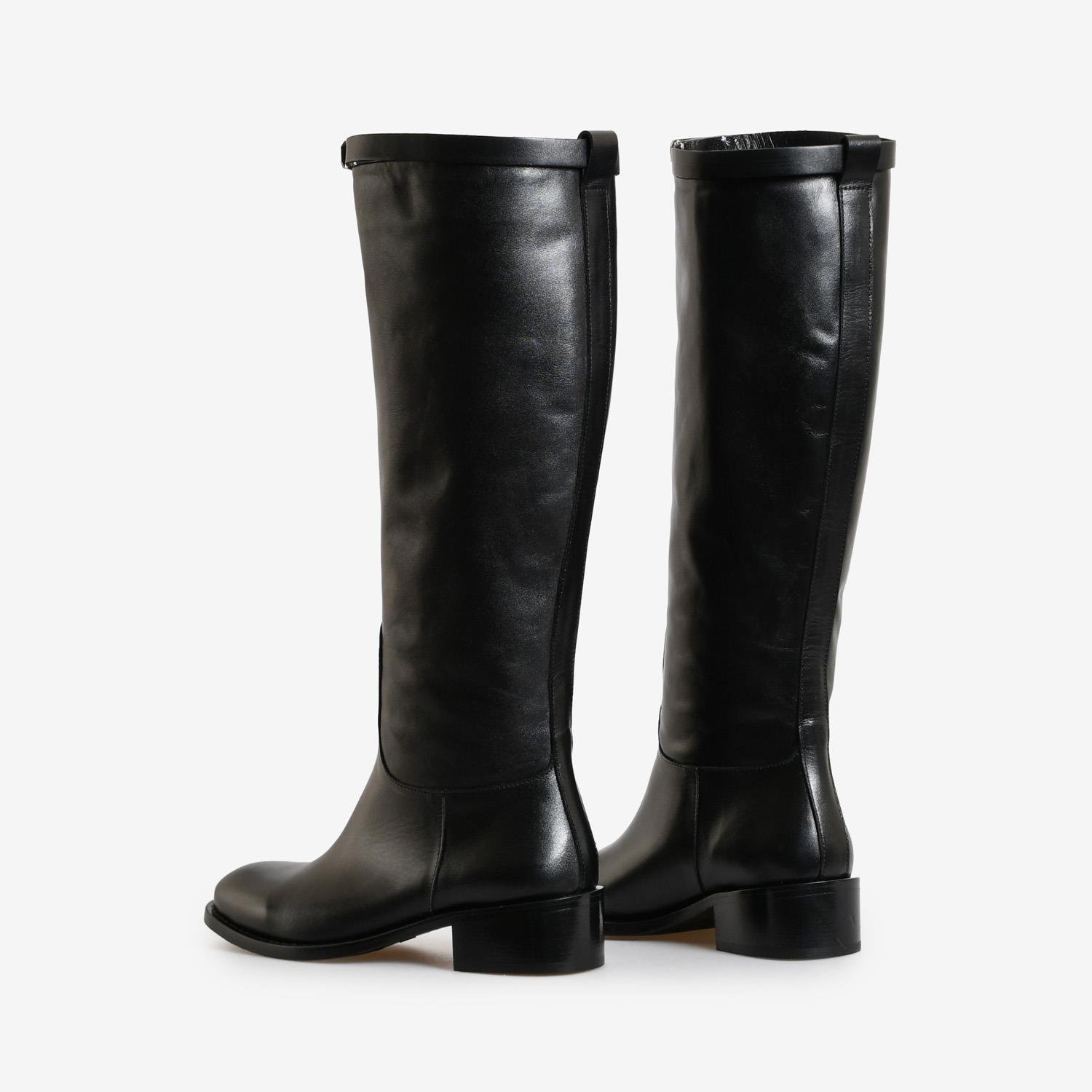 Siyah Deri Tokalı Kadın Çizme