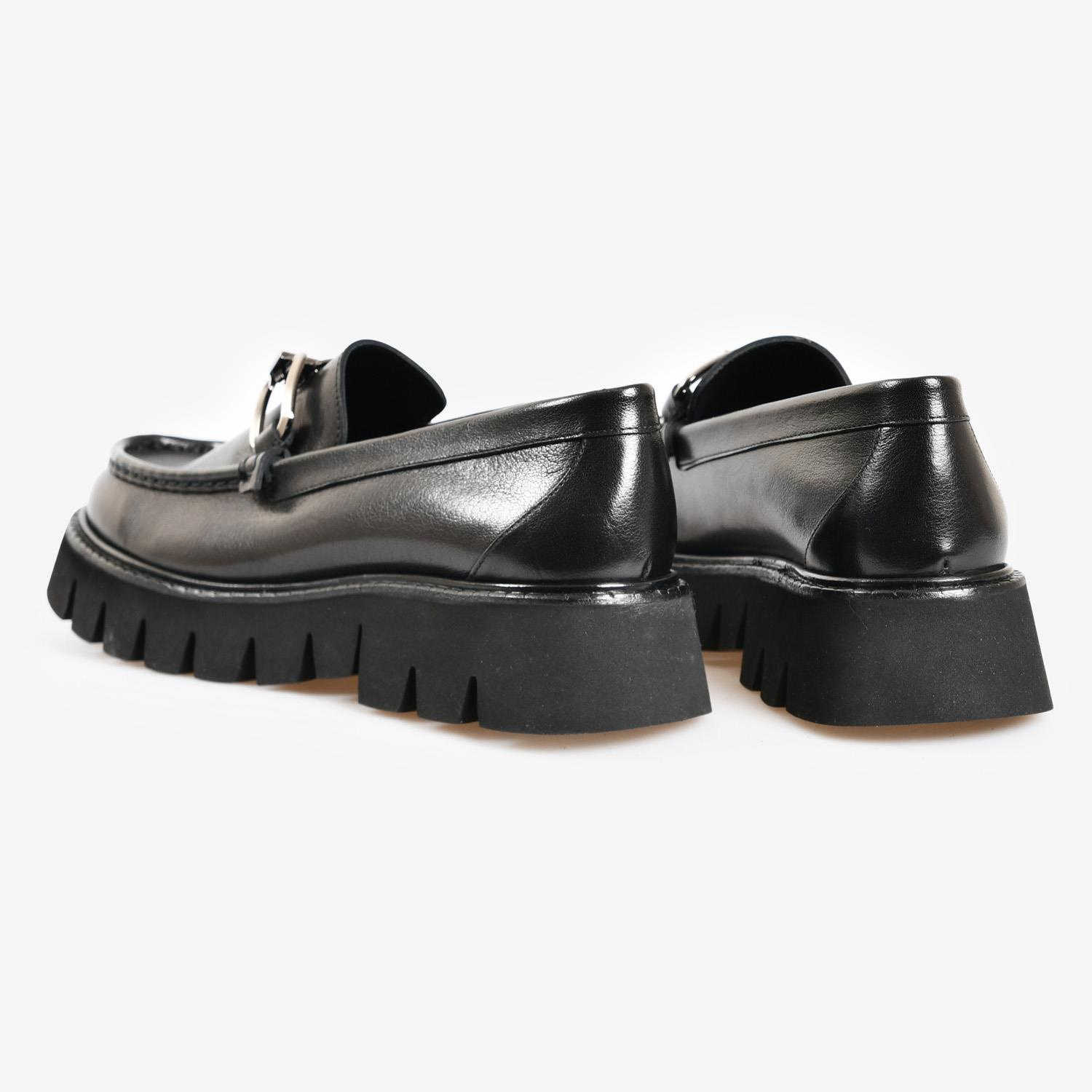 Siyah Deri Tokalı Kadın Loafer