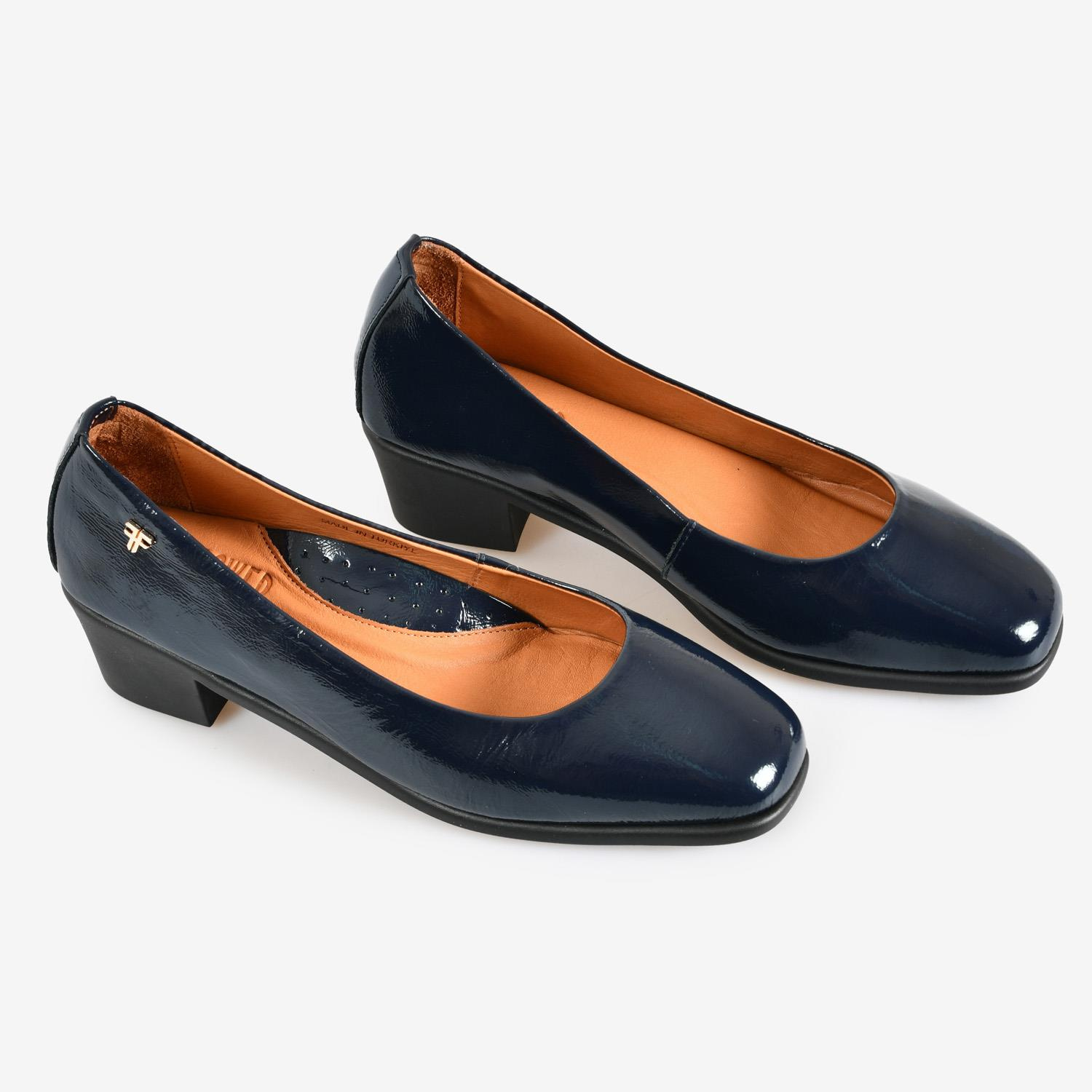 Siyah Deri Topuklu Kadın Loafer