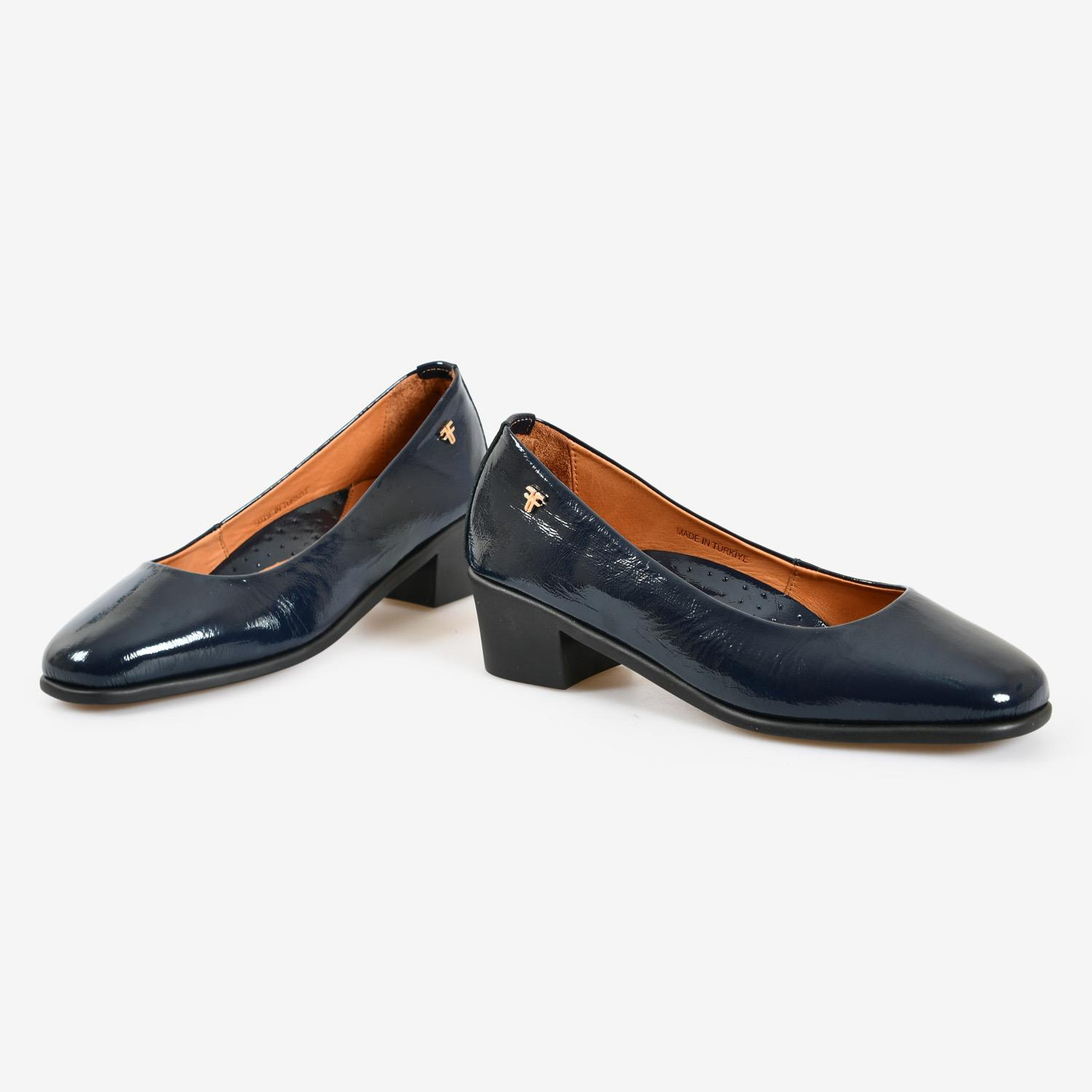 Siyah Deri Topuklu Kadın Loafer