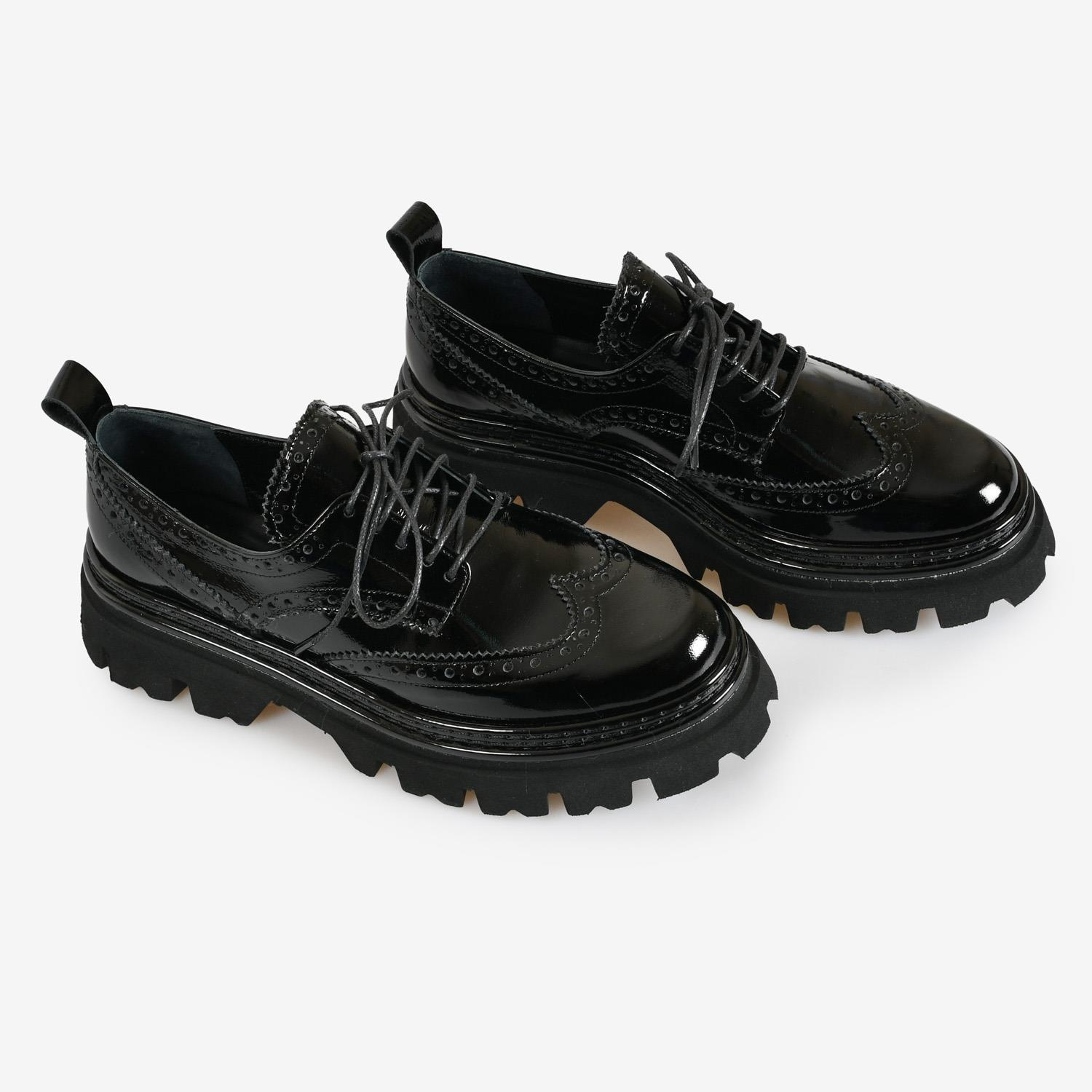 Siyah Kırışık Rugan Kadın Bağcıklı Loafer