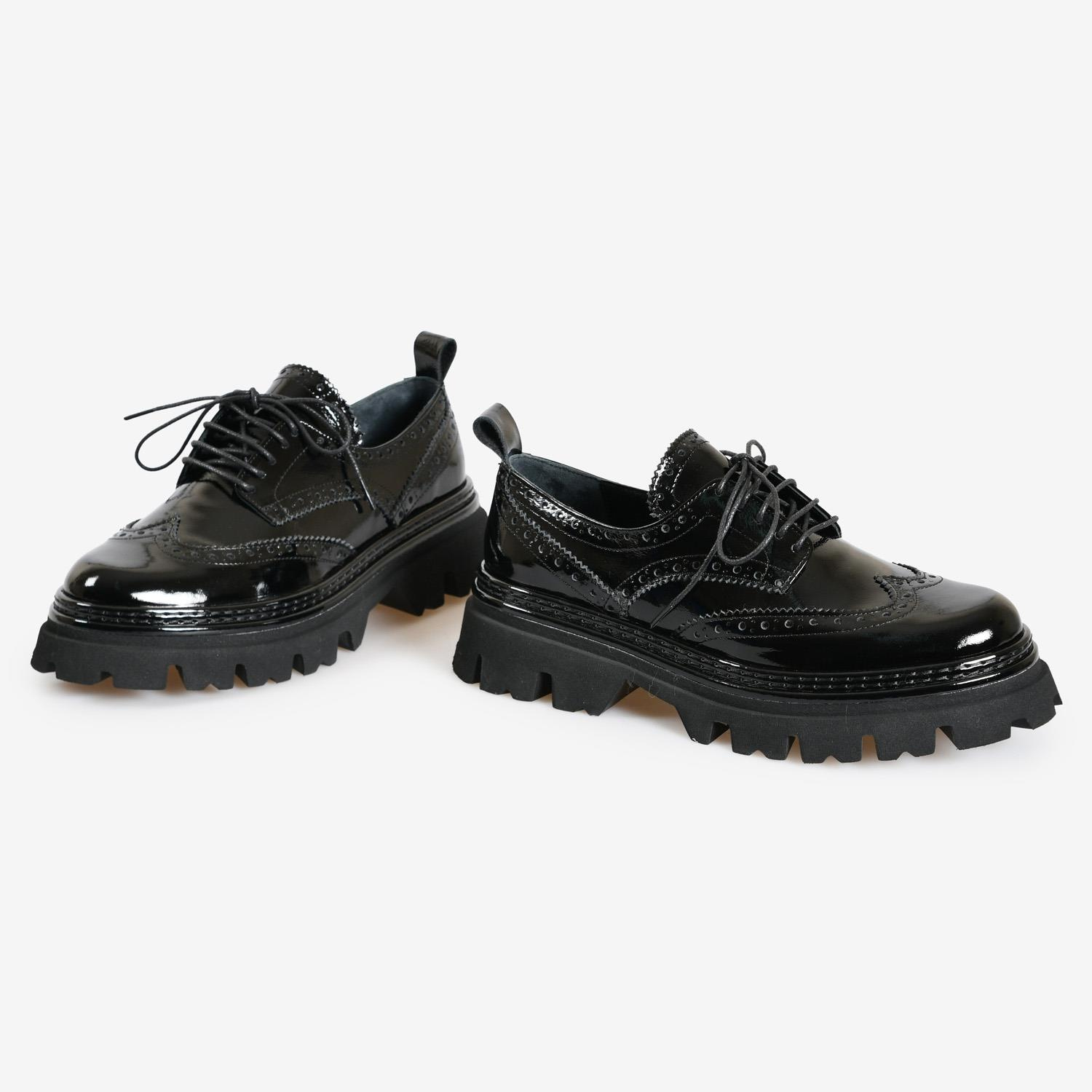 Siyah Kırışık Rugan Kadın Bağcıklı Loafer