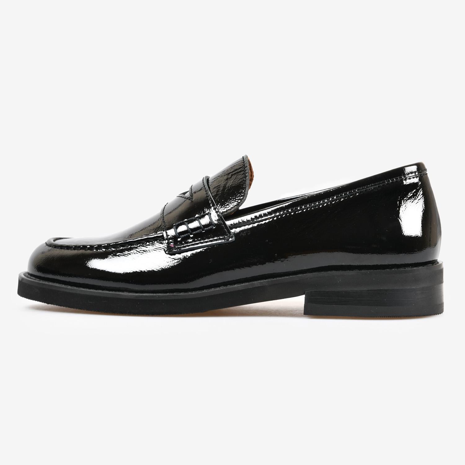 Siyah Kırışık Rugan Kadın Loafer