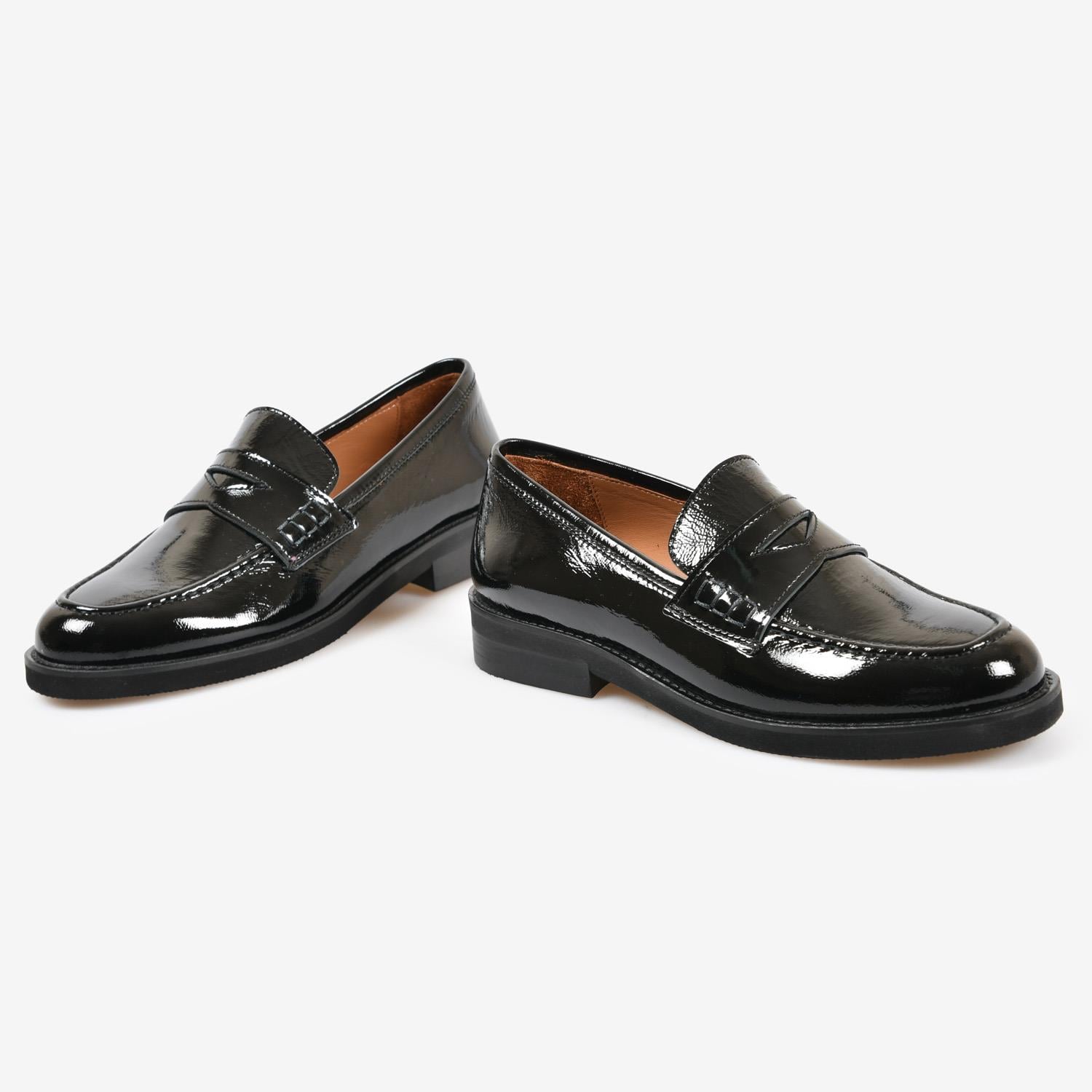 Siyah Kırışık Rugan Kadın Loafer