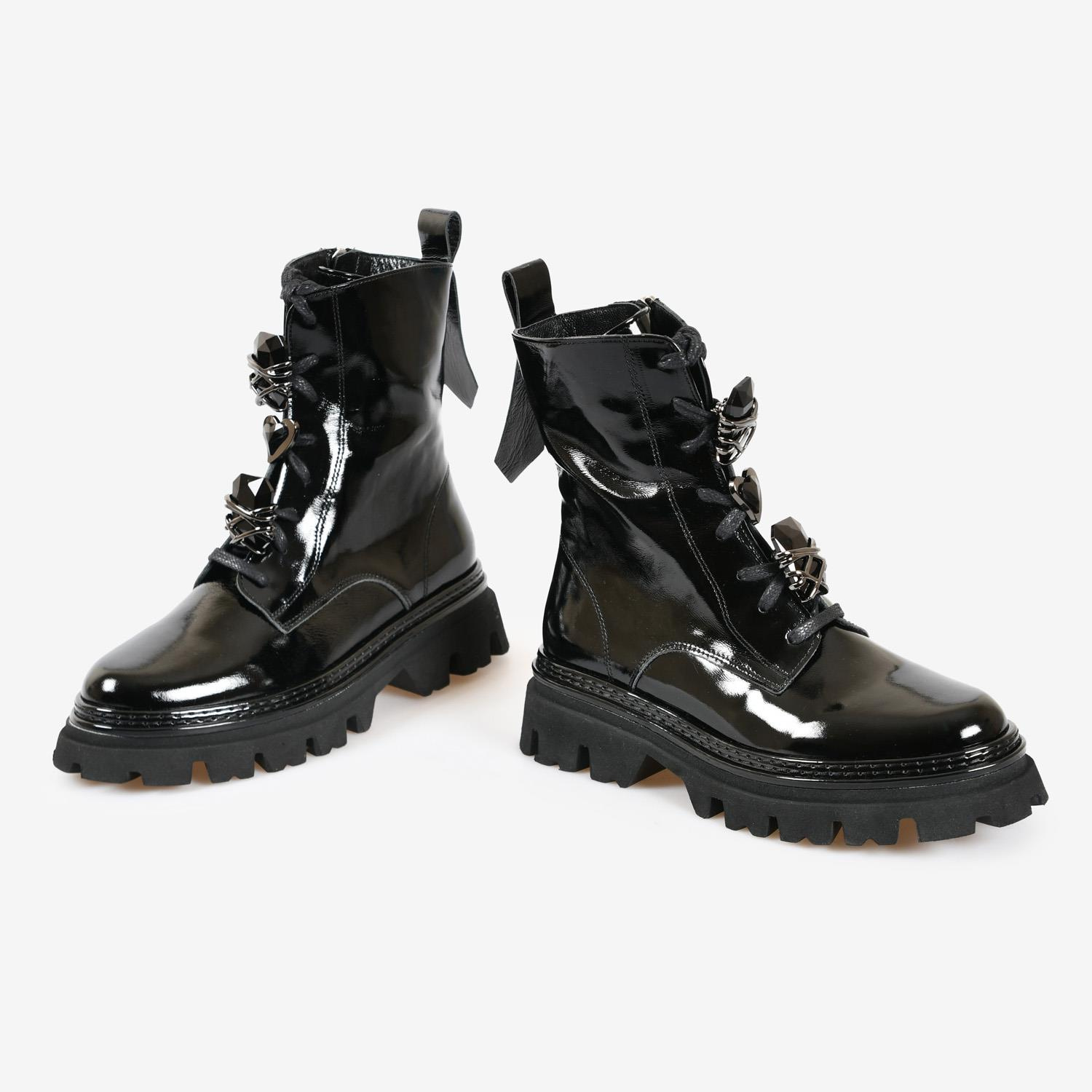 Siyah Kırışık Rugan Taş Detaylı Bağcıklı Kadın Bot