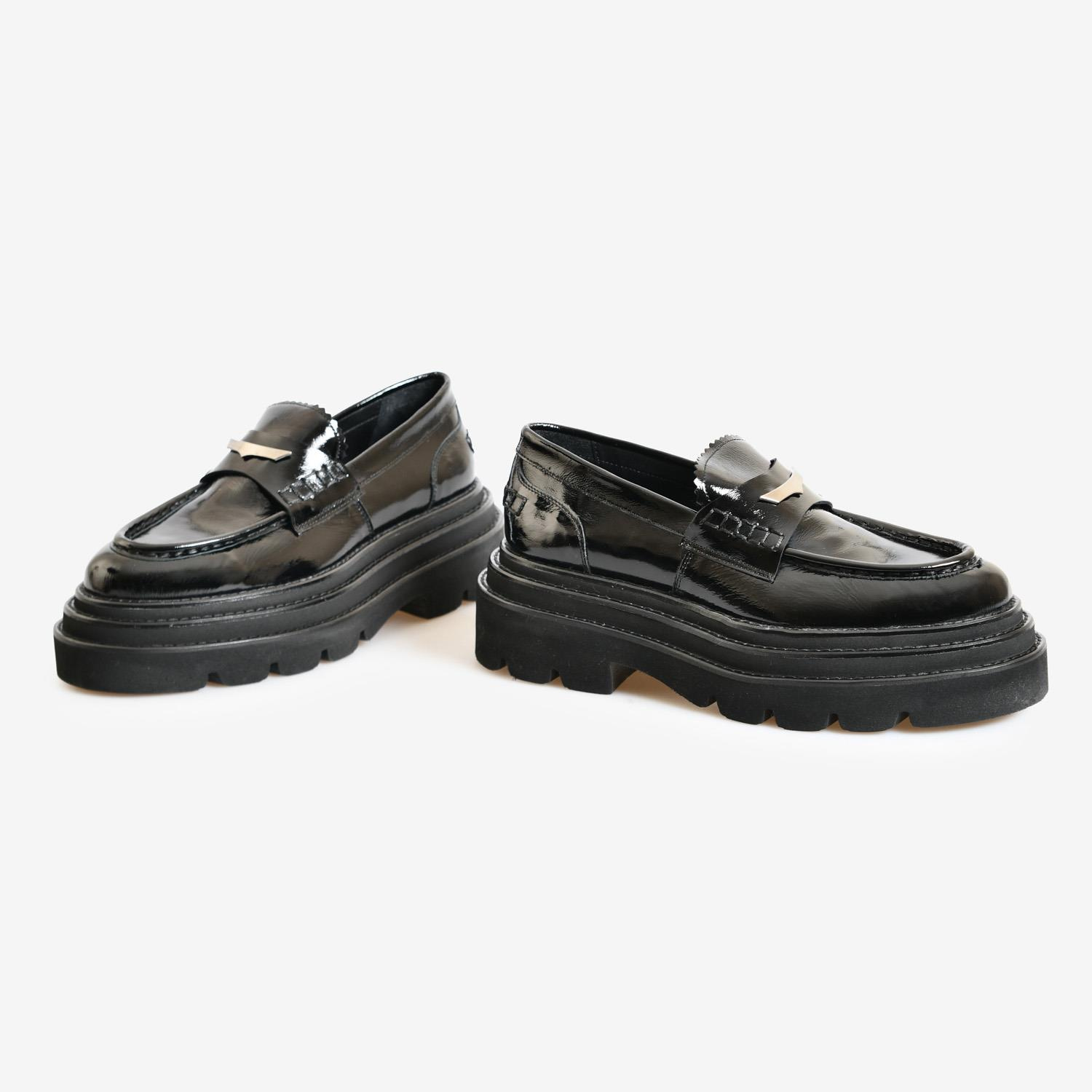 Siyah Rugan Kadın Loafer