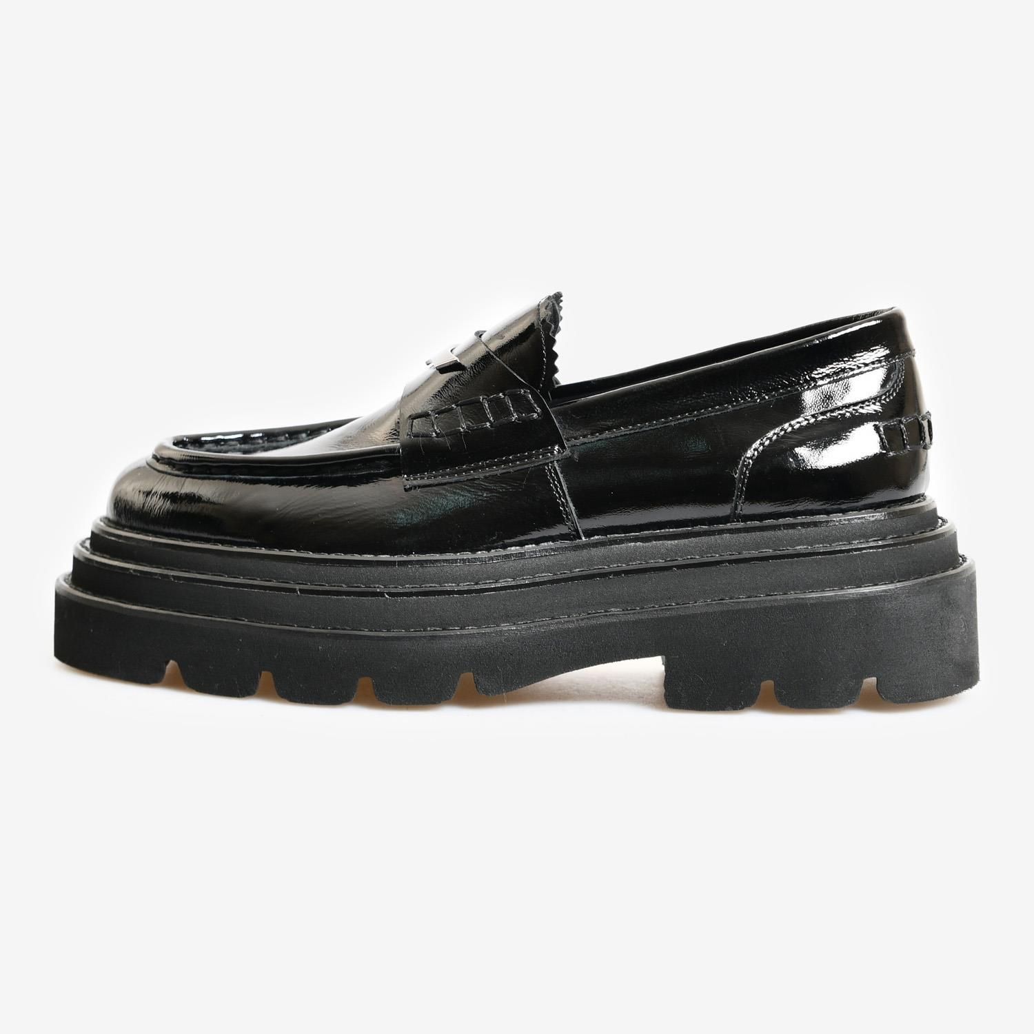 Siyah Rugan Kadın Loafer