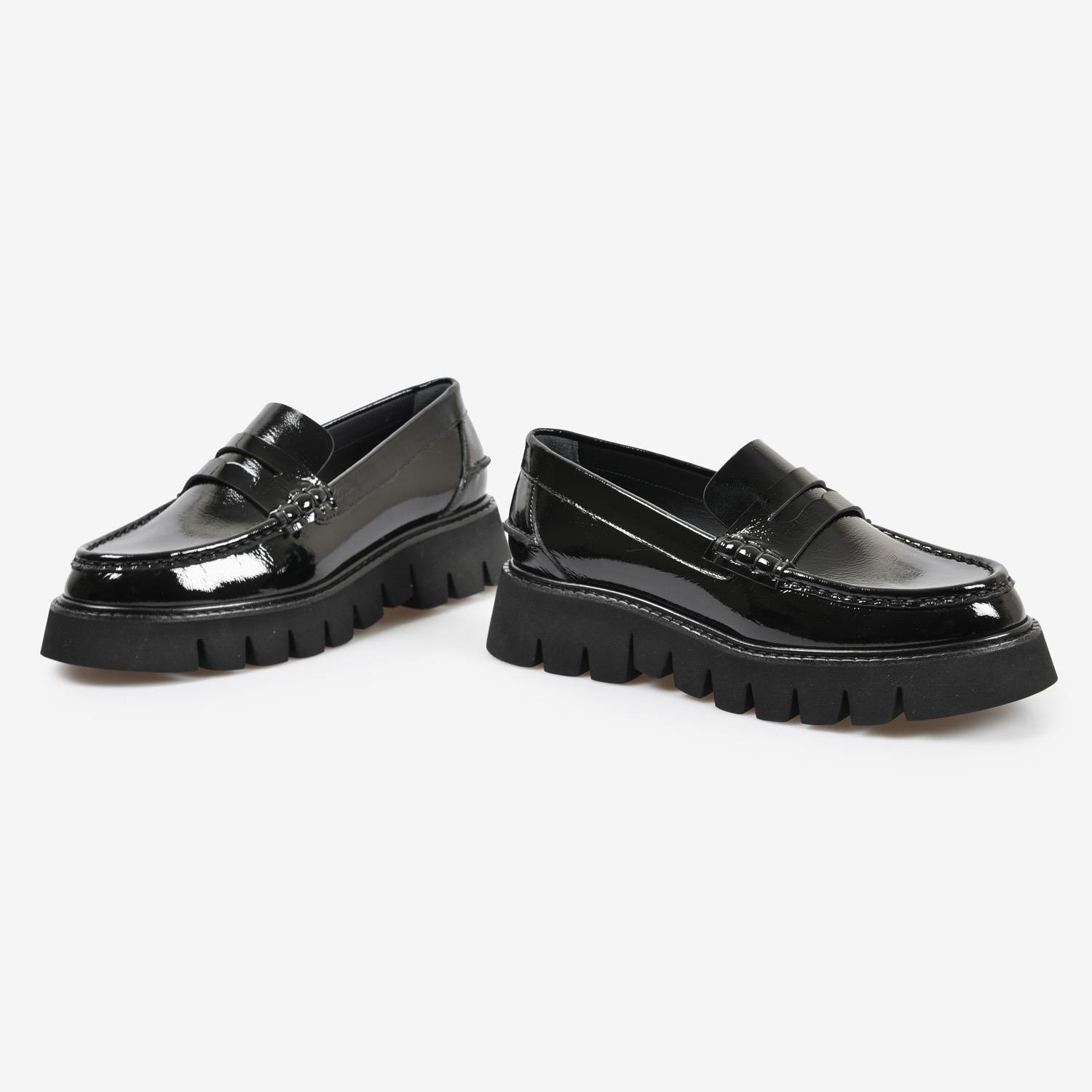 Siyah Rugan Kadın Loafer