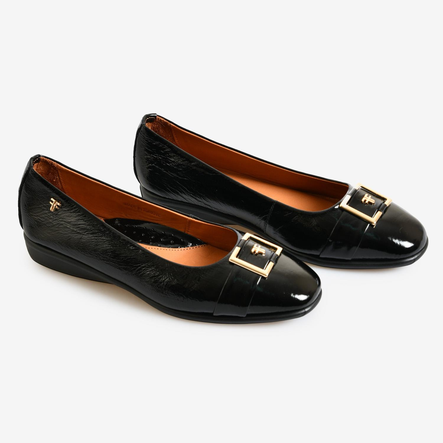 Siyah Rugan Logo Detaylı Kadın Loafer