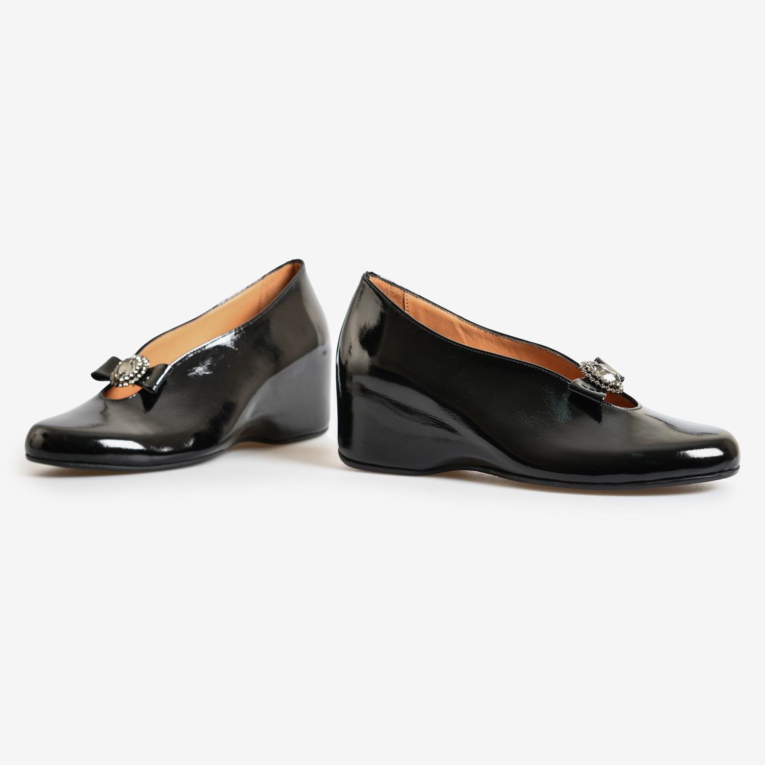 Siyah Rugan Taşlı Dolgu Topuk Kadın Loafer