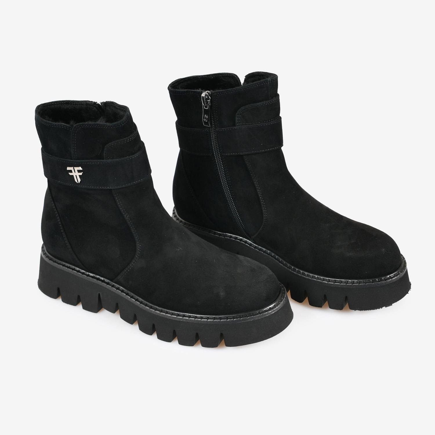 Siyah Süet FF Logo Detaylı Kadın Bot