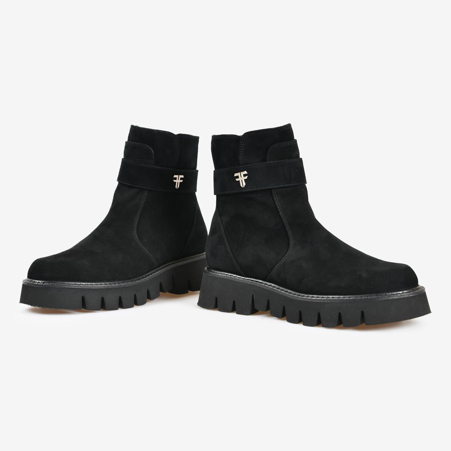 Siyah Süet FF Logo Detaylı Kadın Bot