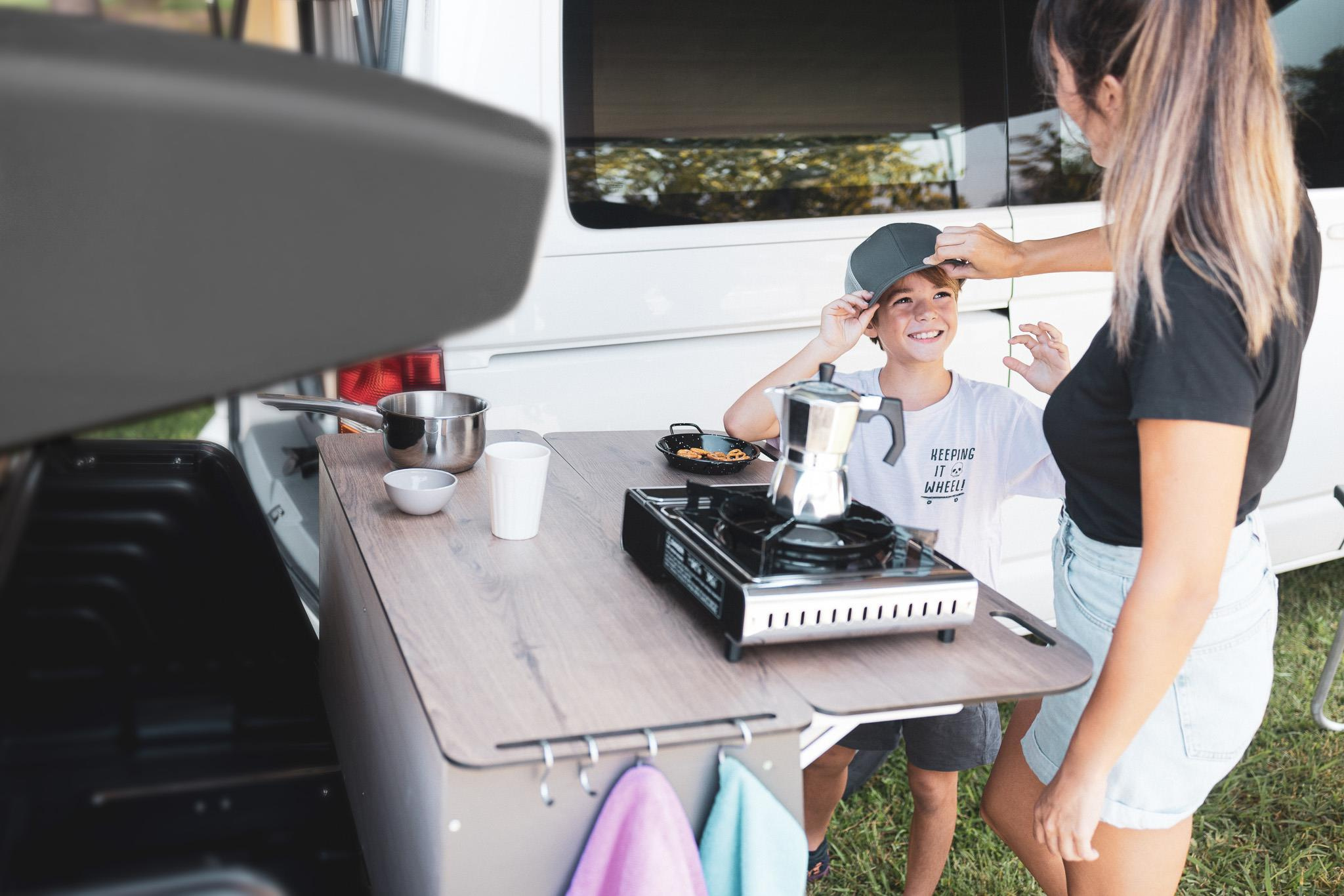 TowBox Camper Life Çeki Demirine Takılan Dış Mutfak Tezgahı