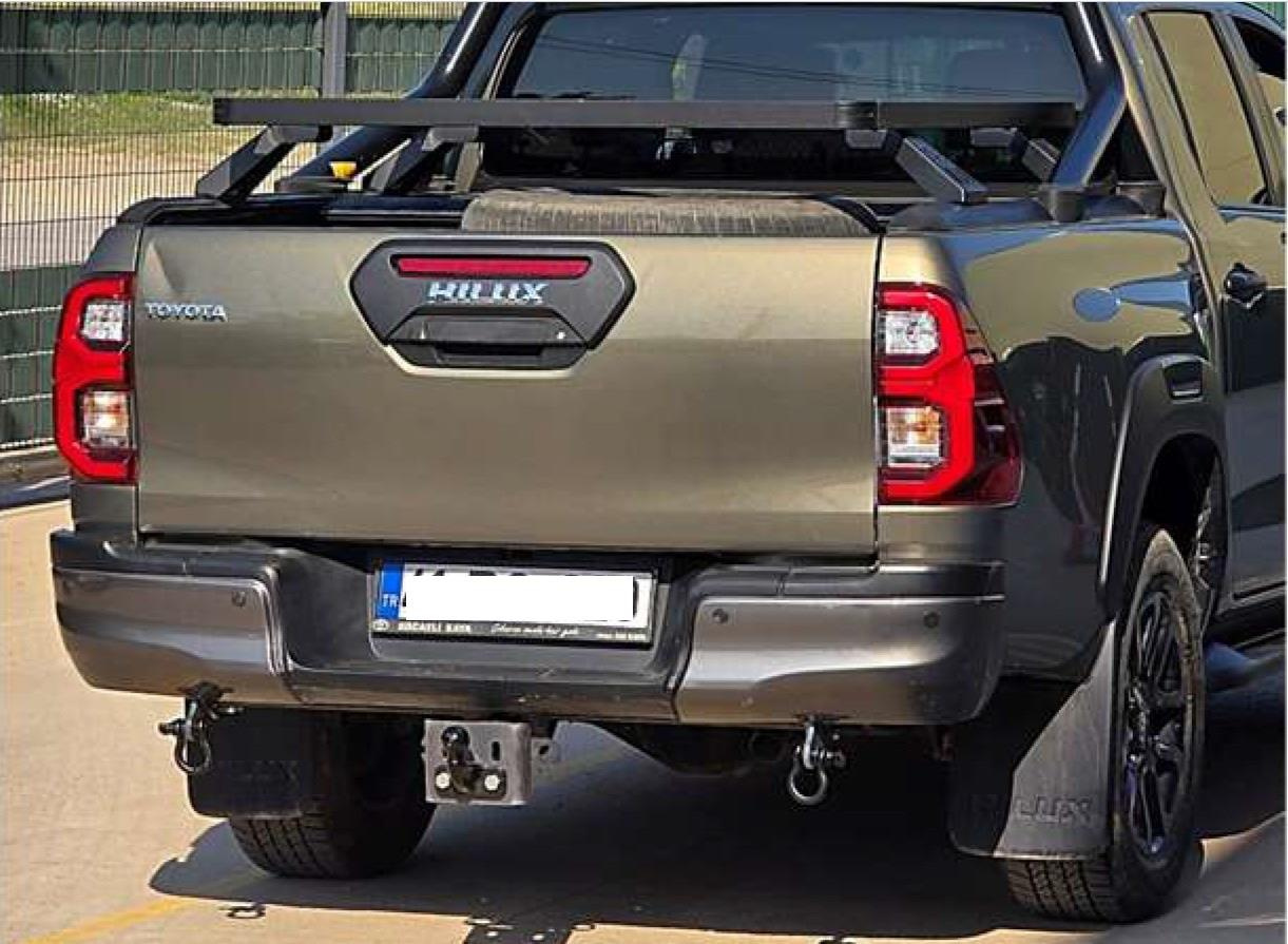 TOYOTA Hi-Lux Amerikan Sökülebilir Çeki Demiri 2015-