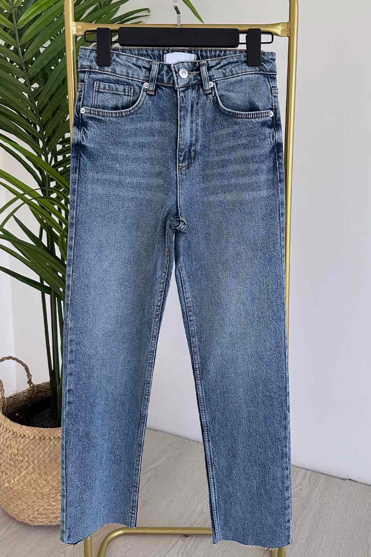 Paçası Kesik Boyfit Jean - Mavi