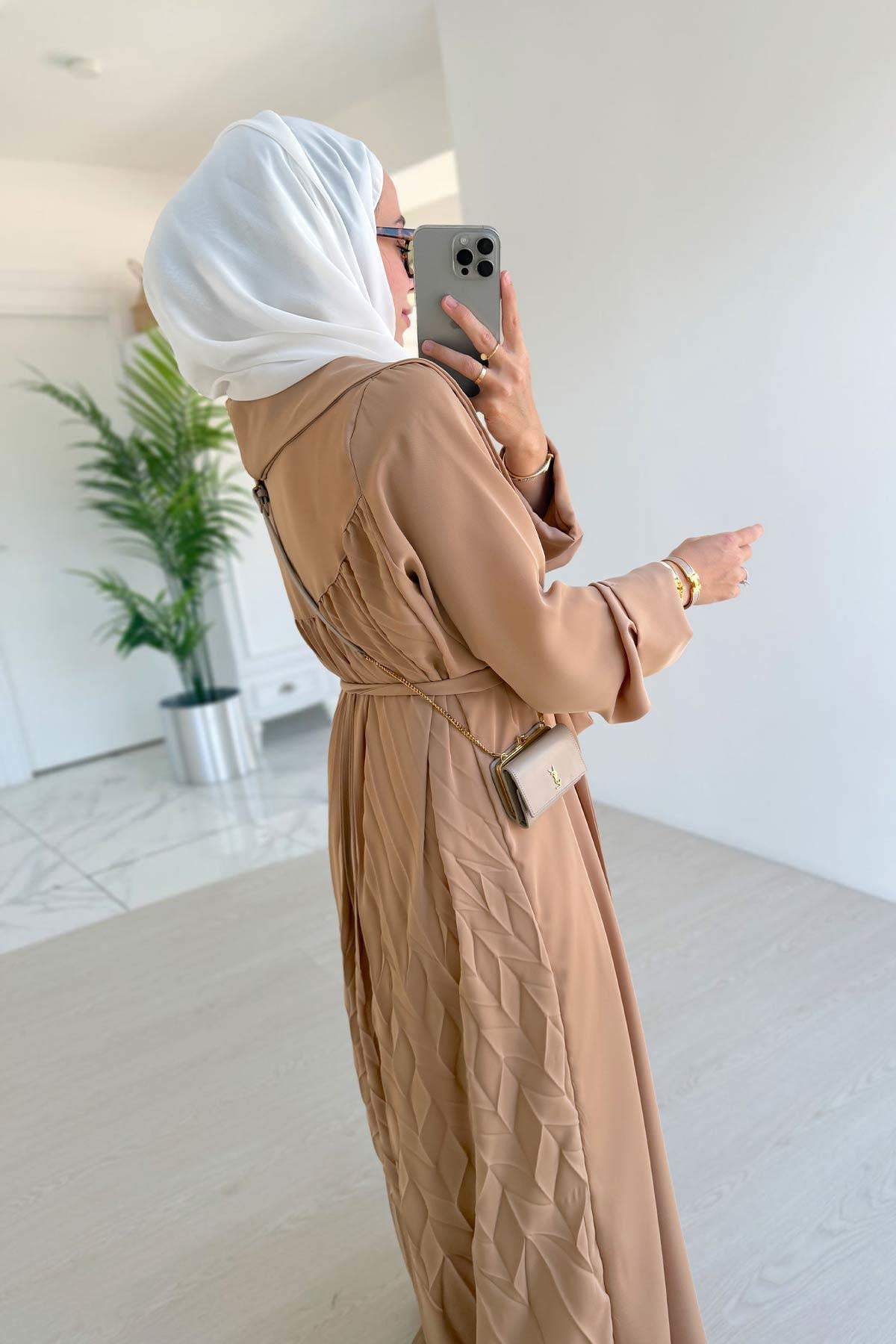 Sırt Detay Dökümlü Abaya - Bej