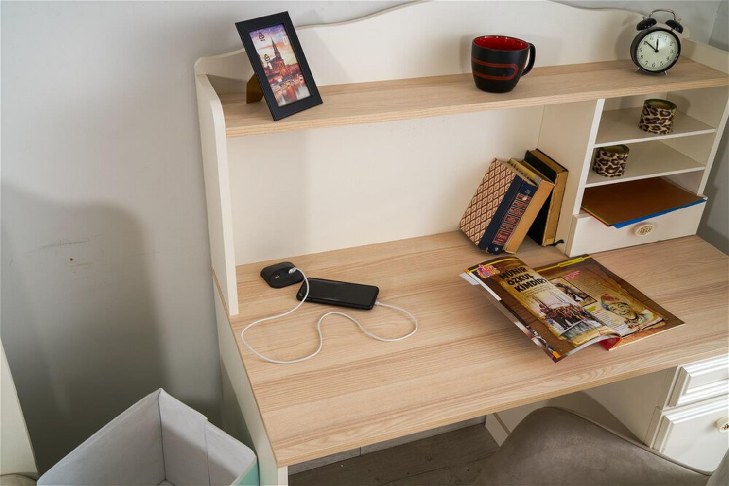 Arno Genç Pearl Çalışma MasasıÇalışma Masası