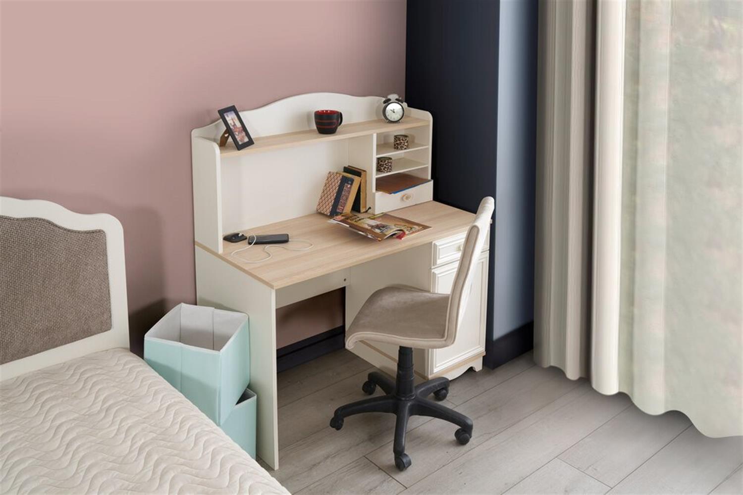 Arno Genç Pearl Çalışma MasasıÇalışma Masası