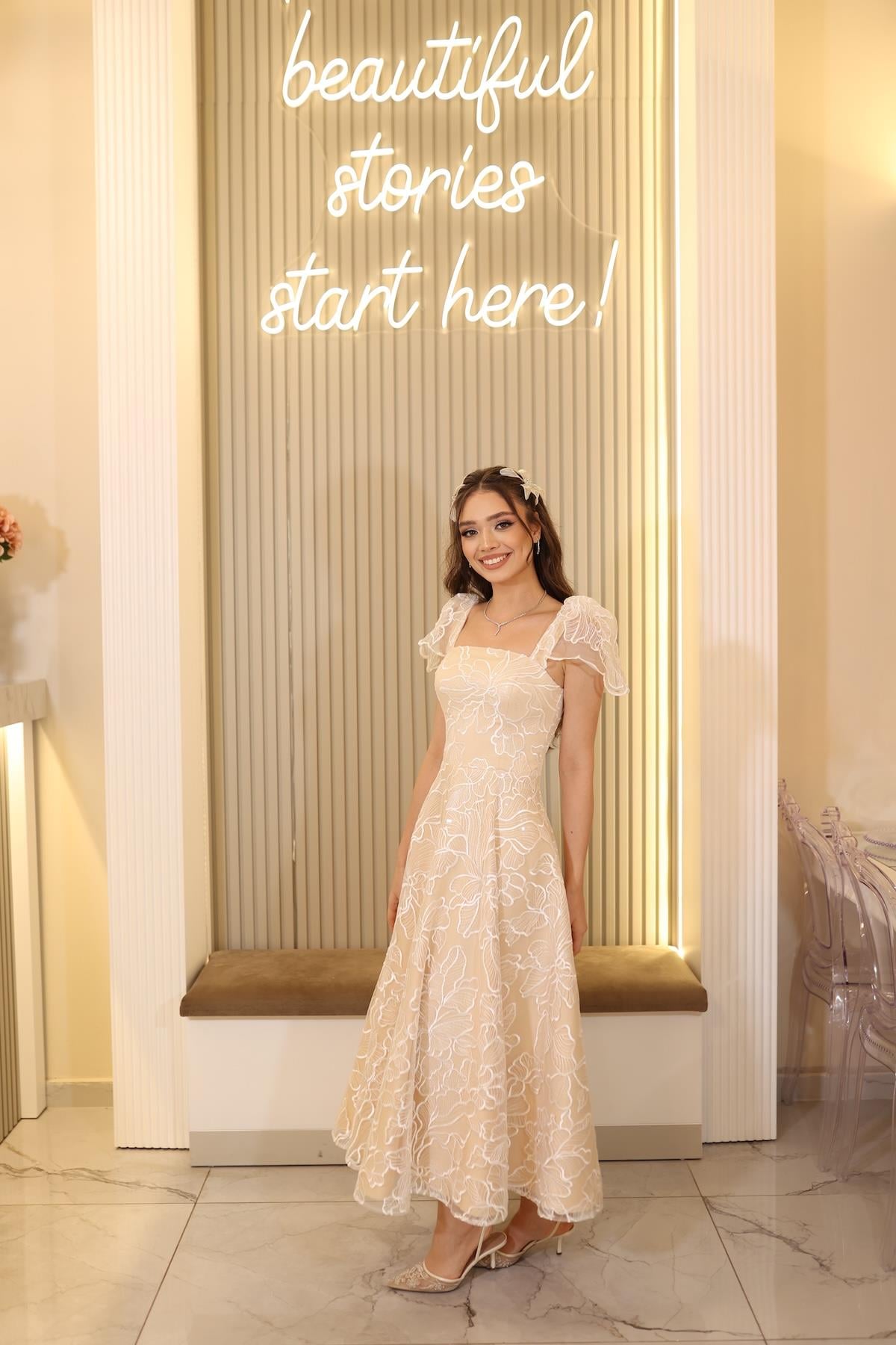 TheElsa | GİYİM | TAKI | Afife Beyaz Dantel Özel Tasarım Abiye ElbiseÖZEL ÜRETİM ELBİSEAfife White Lace Special Design Evening Dress