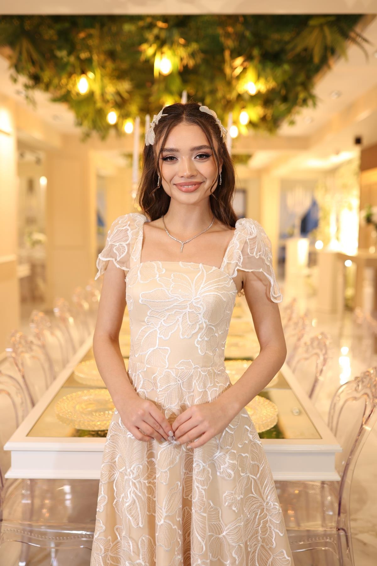 TheElsa | GİYİM | TAKI | Afife Beyaz Dantel Özel Tasarım Abiye ElbiseÖZEL ÜRETİM ELBİSEAfife White Lace Special Design Evening Dress
