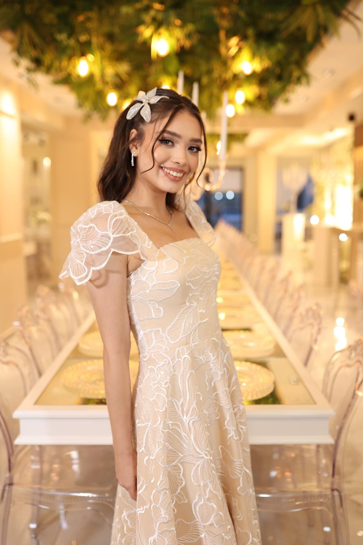 TheElsa | GİYİM | TAKI | Afife Beyaz Dantel Özel Tasarım Abiye ElbiseÖZEL ÜRETİM ELBİSEAfife White Lace Special Design Evening Dress