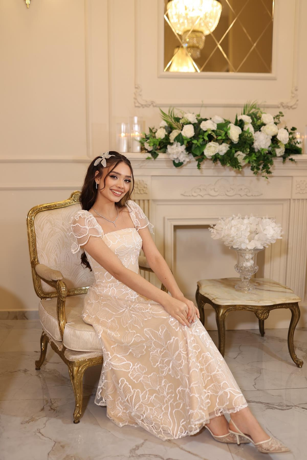 TheElsa | GİYİM | TAKI | Afife Beyaz Dantel Özel Tasarım Abiye ElbiseÖZEL ÜRETİM ELBİSEAfife White Lace Special Design Evening Dress