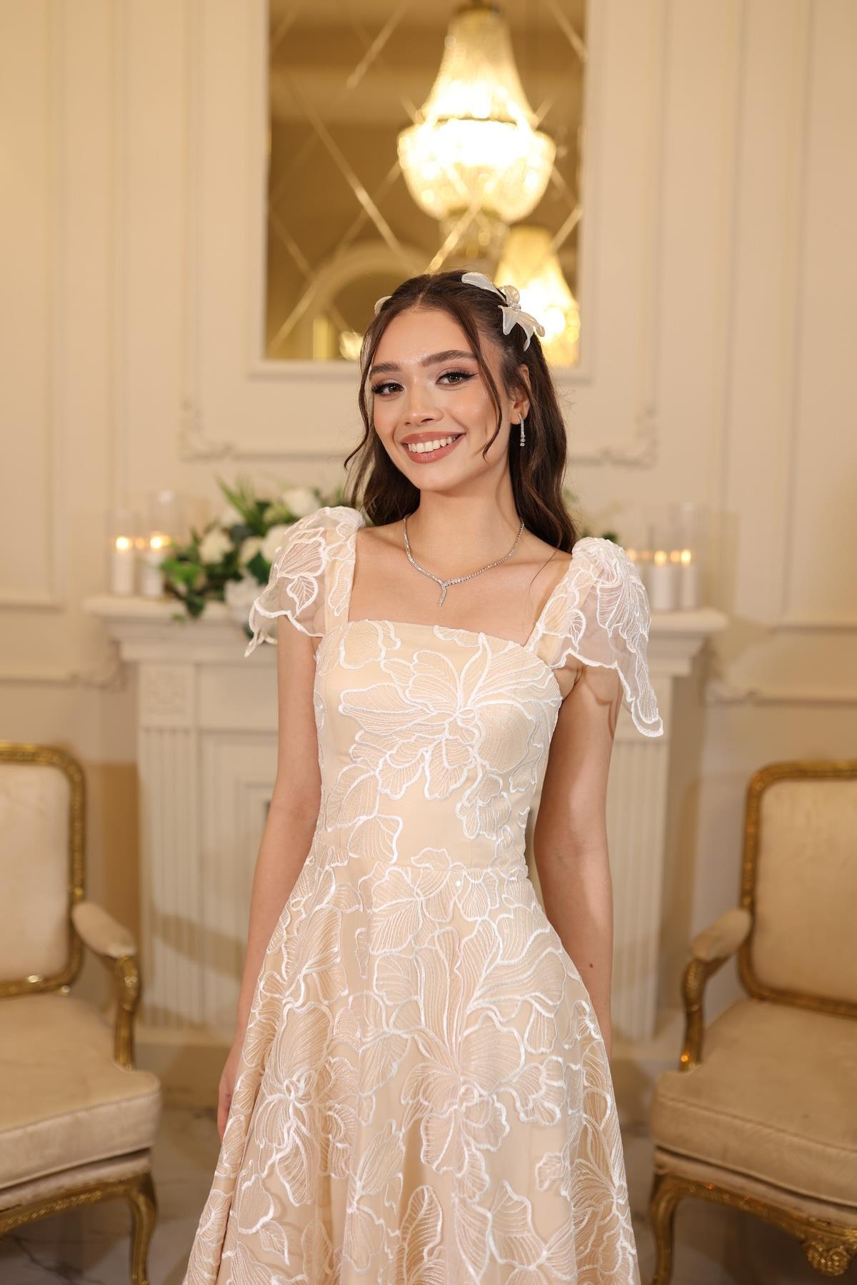 TheElsa | GİYİM | TAKI | Afife Beyaz Dantel Özel Tasarım Abiye ElbiseÖZEL ÜRETİM ELBİSEAfife White Lace Special Design Evening Dress