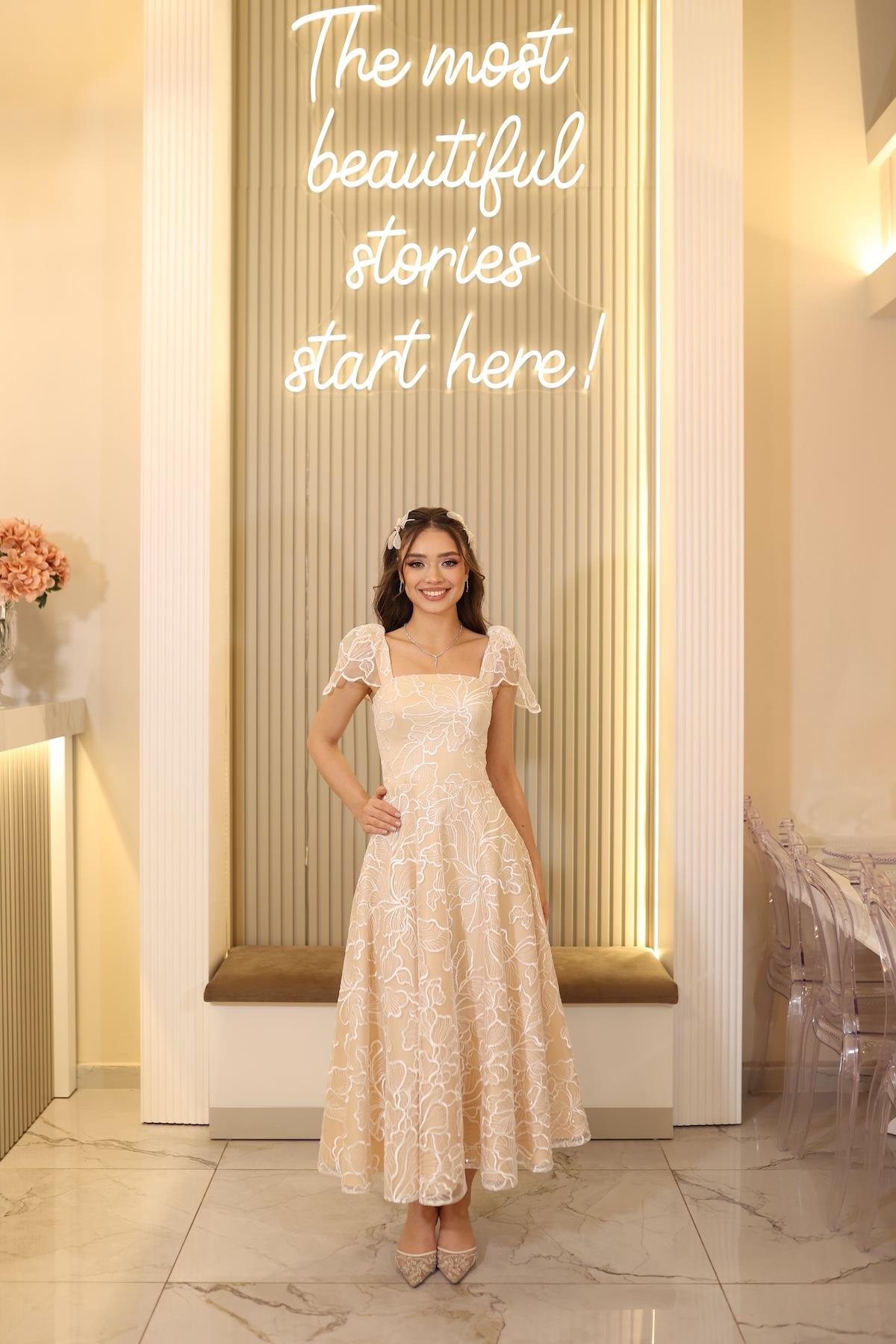 TheElsa | GİYİM | TAKI | Afife Beyaz Dantel Özel Tasarım Abiye ElbiseÖZEL ÜRETİM ELBİSEAfife White Lace Special Design Evening Dress