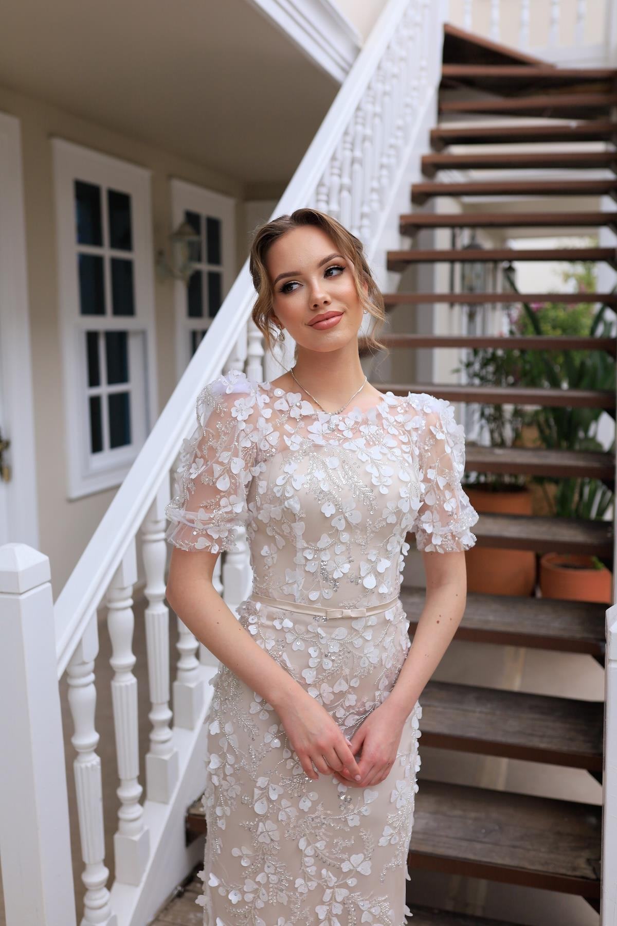 TheElsa | |Anastasia Bej Beyaz Dantel Balon Kol Kalem Özel Tasarım Nişan Abiye ElbiseDANTEL ELBİSELERAnastasia Bej Beyaz Dantel Balon Kol Kalem Özel Tasarım Nişan Abiye Elbise
